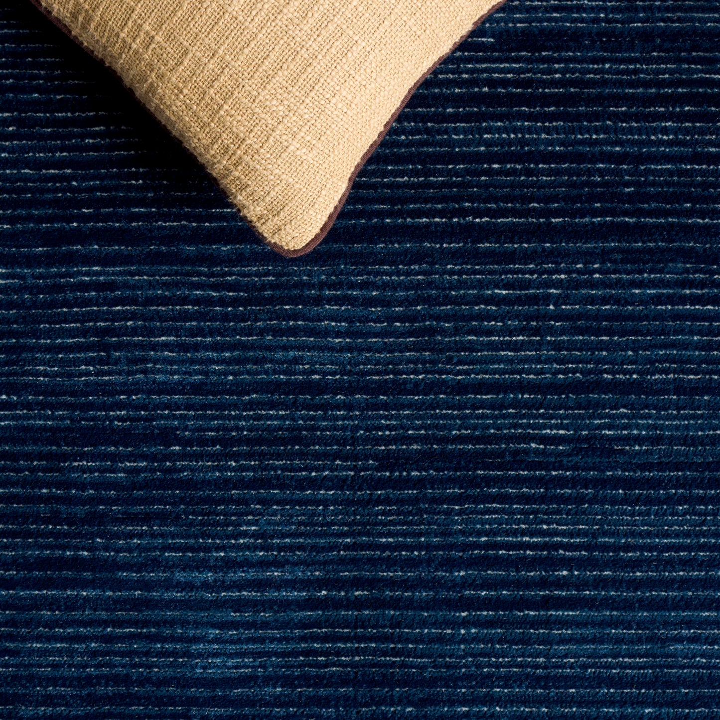 SAFAVIEH Area Rug 6x9 - Vision Collection - Navy, Modern Ombre Design, Non-Shedding & Easy to Clean, Ideal for Living Room, Bedroom, Dining Space (VSN606N)