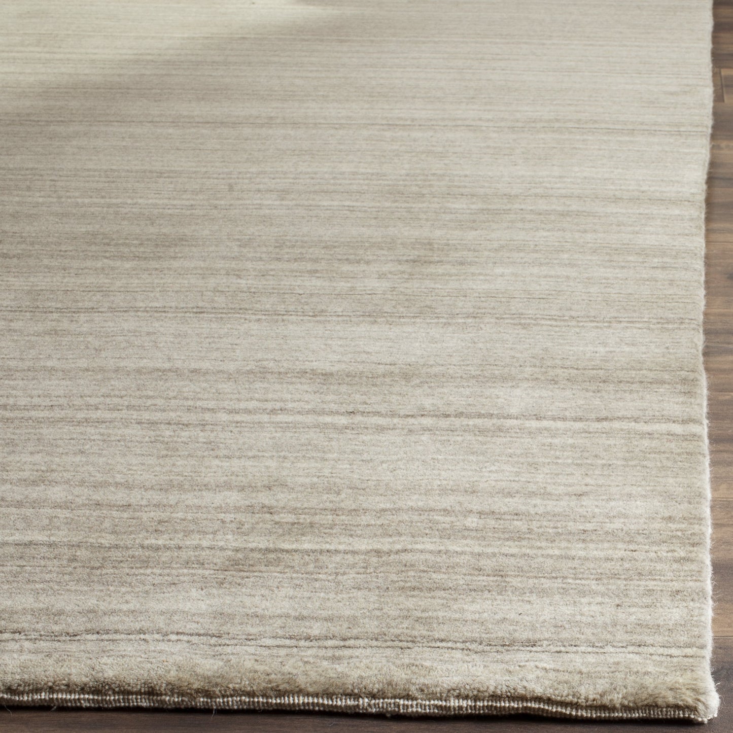 SAFAVIEH Himalaya Collection Accent Rug - 4' x 6', Stone, Handmade Wool, Ideal for High Traffic Areas in Entryway, Living Room, Bedroom (HIM820A)