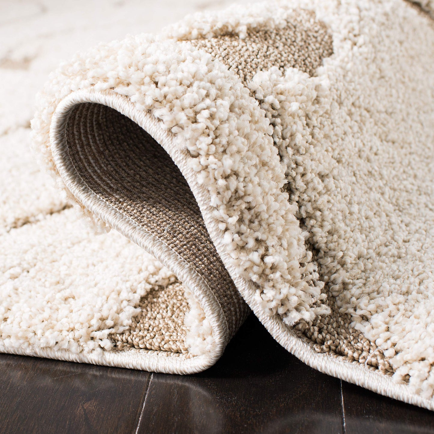 SAFAVIEH Florida Shag Collection Accent Rug - 3'3" x 5'3", Cream & Beige, Scroll Design, Non-Shedding & Easy Care, High-Low Plush Pile, Ideal for Living Room, Bedroom, Dining Space (SG455-1113)