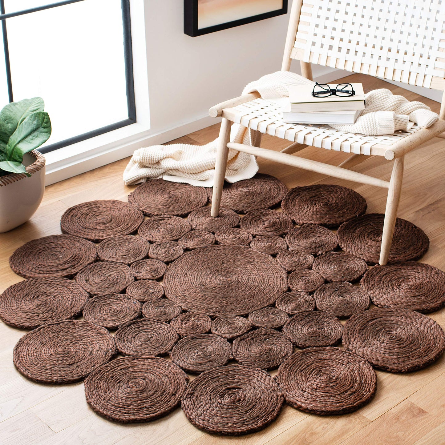 SAFAVIEH Natural Fiber Round Collection 4' Round Brown NF363T Handmade Boho Charm Farmhouse Jute Area Rug