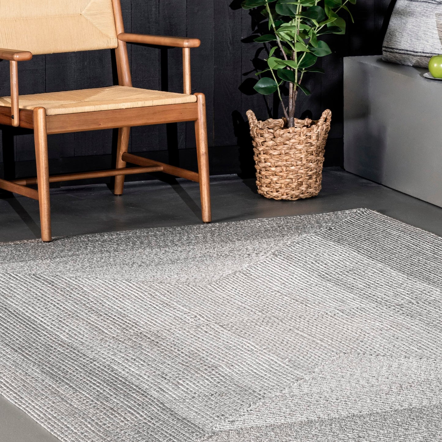nuLOOM Jayda Braided Ombre Indoor/Outdoor Area Rug, 4x6, Light Grey