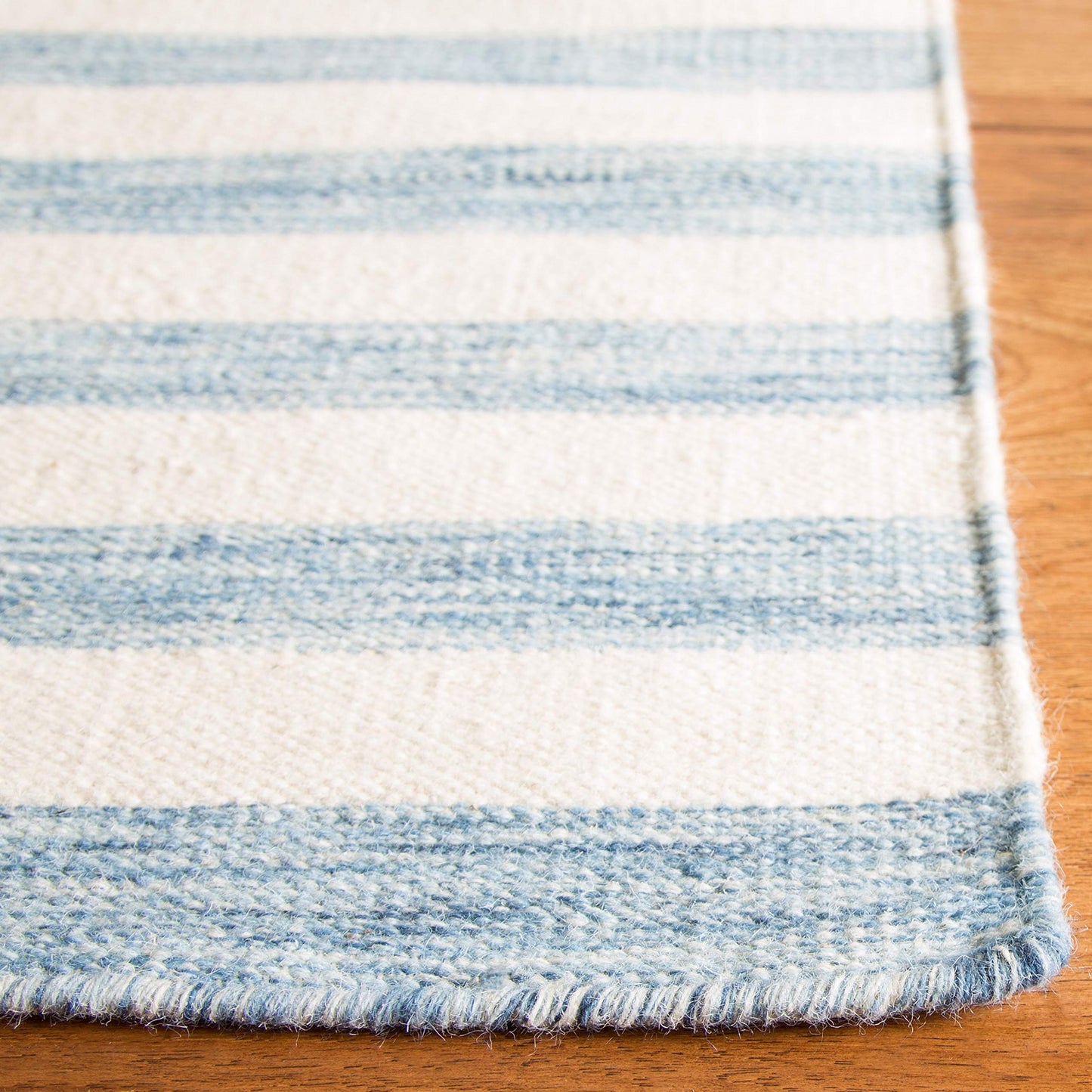 SAFAVIEH Dhurries Collection Area Rug - 6' Square, Blue & Ivory, Handmade Flat Weave Wool, Ideal for High Traffic Areas in Living Room, Bedroom (DHU575B)