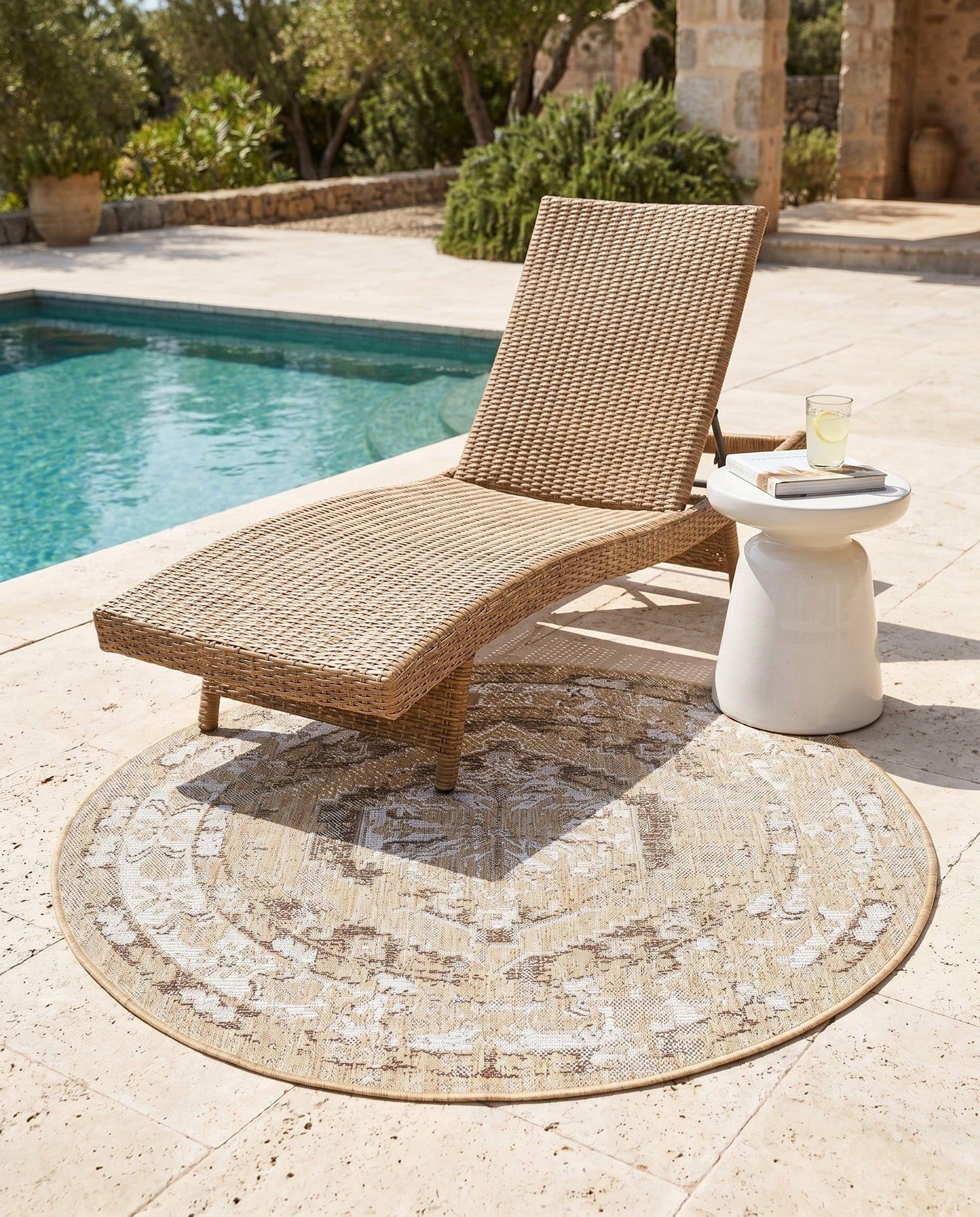 Rugs.com Outdoor Traditional Collection Rug – 4 Ft Round Natural Flatweave-Pile Rug Perfect for Kitchens, Dining Rooms