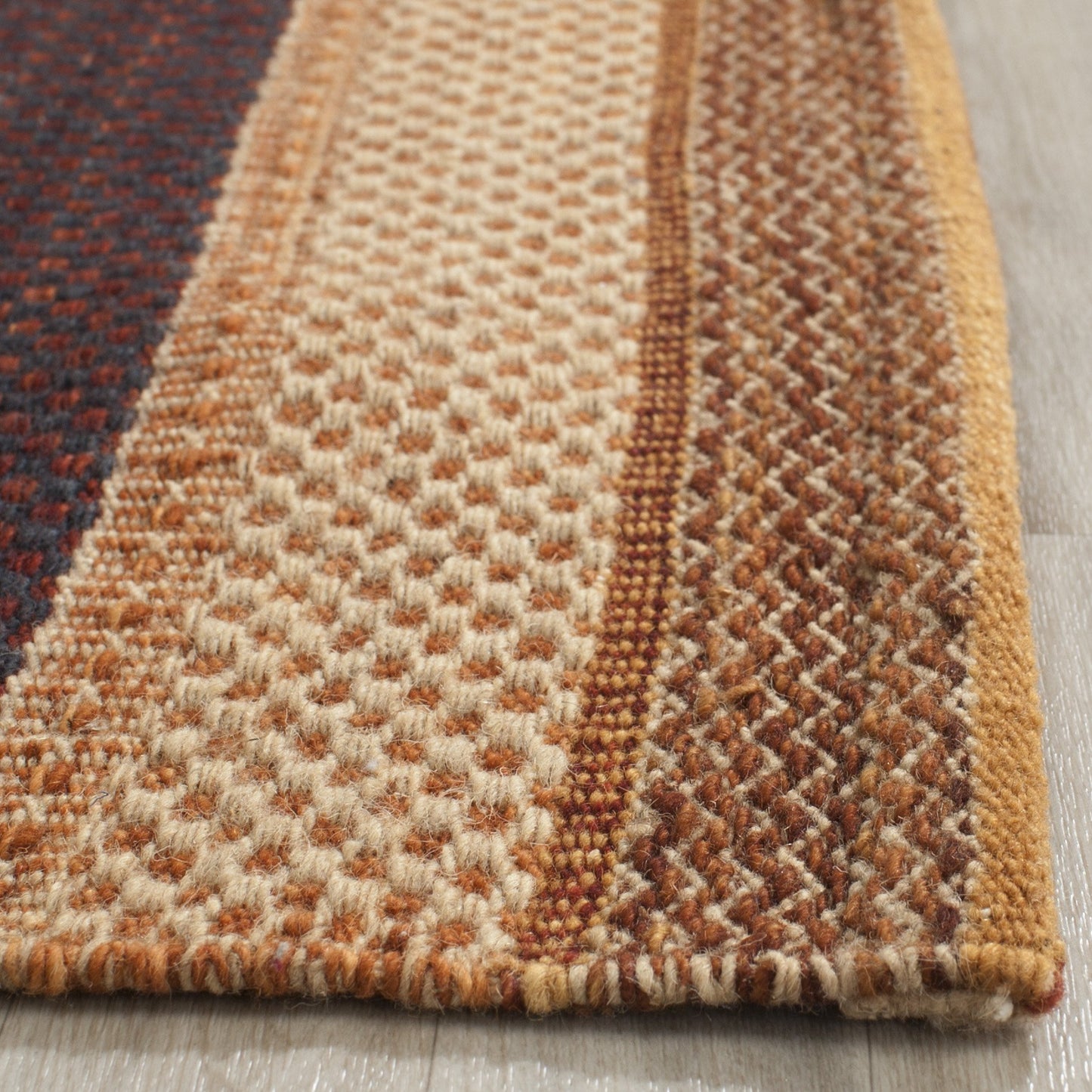 SAFAVIEH Kilim Collection Accent Rug - 4' x 6', Rust, Handmade Flat Weave Wool, Ideal for High Traffic Areas in Entryway, Living Room, Bedroom (KLM951B)