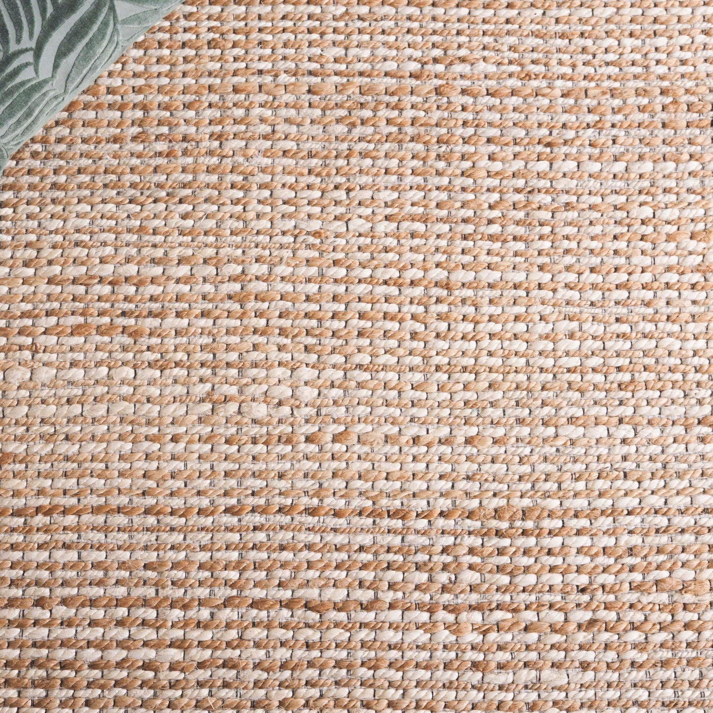SAFAVIEH Natural Fiber Collection Accent Rug - 4' x 6', Natural & Ivory, Handmade Hemp, Ideal for The Living Room, Dining, Bedroom (NF559A)