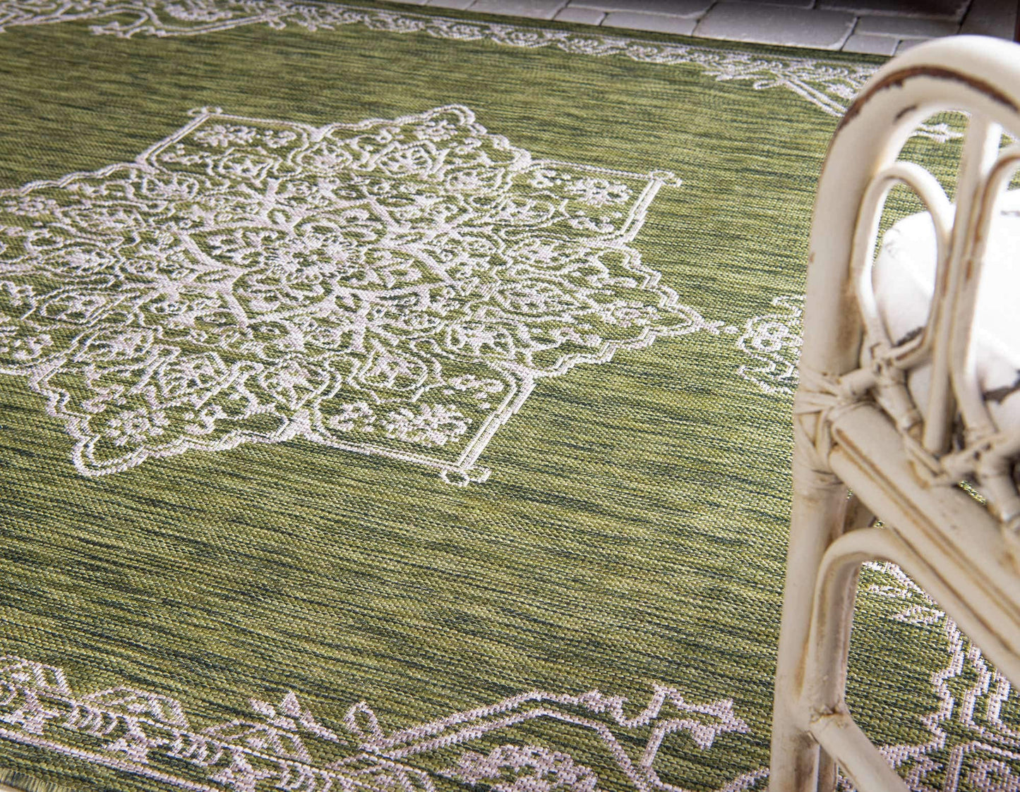Unique Loom Outdoor Traditional Collection Area Rug - Antique (5' 1" x 8' Rectangle, Green/ Gray)