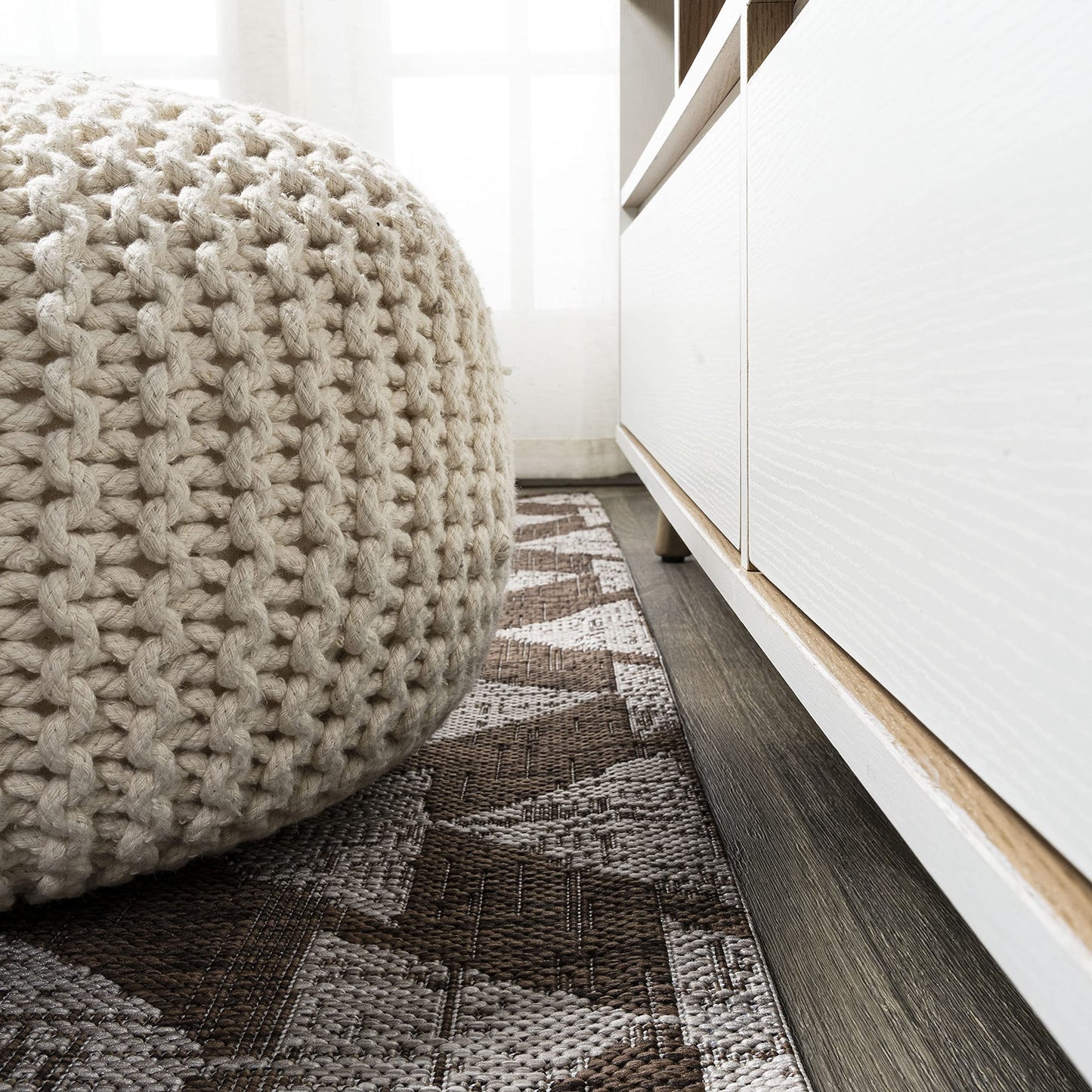 JONATHAN Y Tribal Geometric Indoor Outdoor Area Rug 3X5 Brown/Beige, Andratx Modern for Backyard, Patio, Porch, Easy-Cleaning, High Traffic, Pet-Friendly, Non-Shedding (SMB126A-3)