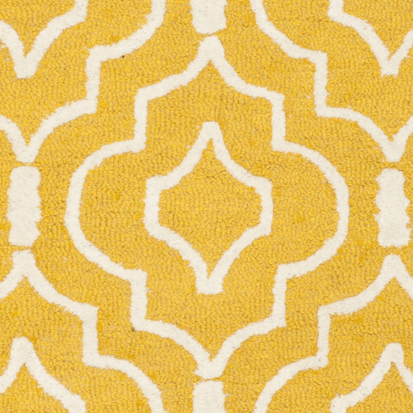 SAFAVIEH Cambridge Collection Accent Rug - 4' x 6', Gold & Ivory, Handmade Moroccan Wool, Ideal for High Traffic Areas in Entryway, Living Room, Bedroom (CAM141Q)