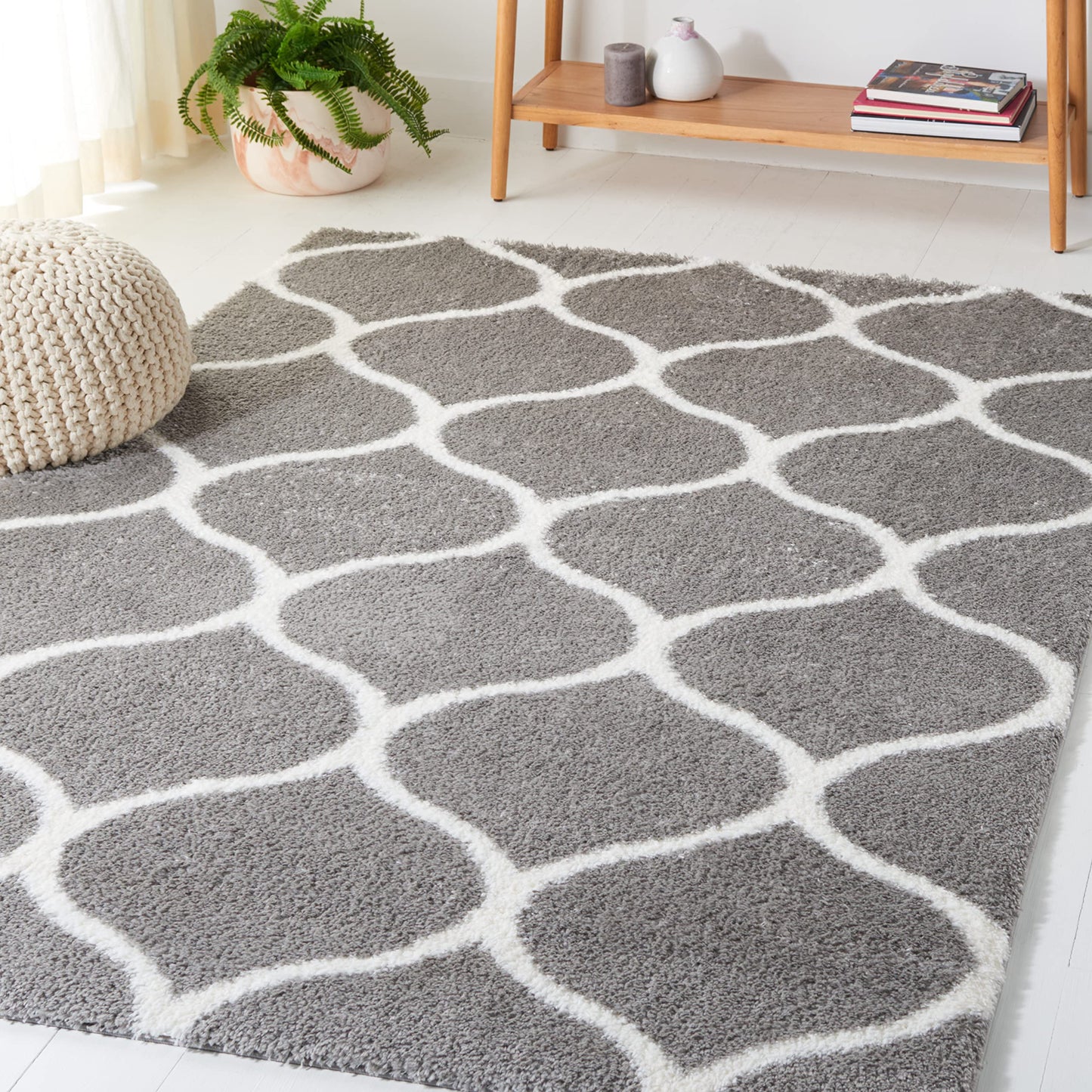 SAFAVIEH Tahoe Shag Collection Area Rug - 5' x 7', Grey & White, Trellis Design, Non-Shedding & Easy Care, 1.2-inch Thick Ideal for High Traffic Areas in Living Room, Bedroom (THO677H)