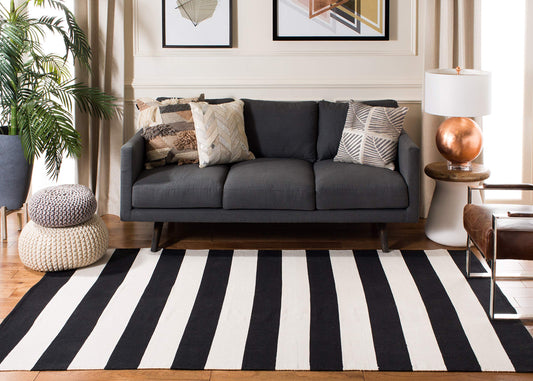 SAFAVIEH Montauk Collection Area Rug - 6' x 9', Black & Ivory, Handmade Flatweave Cotton, Woven Texture, Farmhouse Stripe Pattern, Ideal for Living Room, Bedroom, Dining Space (MTK712D)