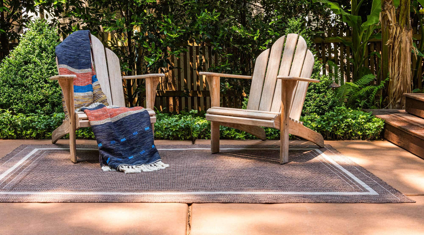 Unique Loom Outdoor Border Collection Area Rug - Soft Border (4' 1" x 6' 1" Rectangle, Brown/ Ivory)