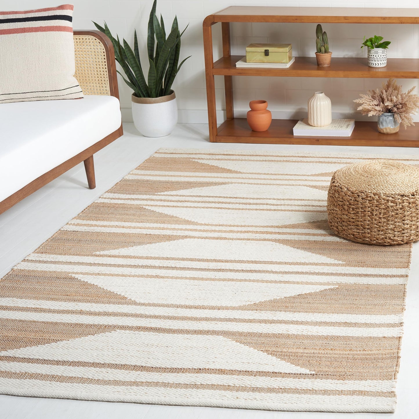 SAFAVIEH Natural Fiber Collection Area Rug - 4' x 6', Natural & Ivory, Handmade Jute, Farmhouse Boho Moroccan, Ideal for The Living Room, Bedroom, Dining Room (NFB280A-4)