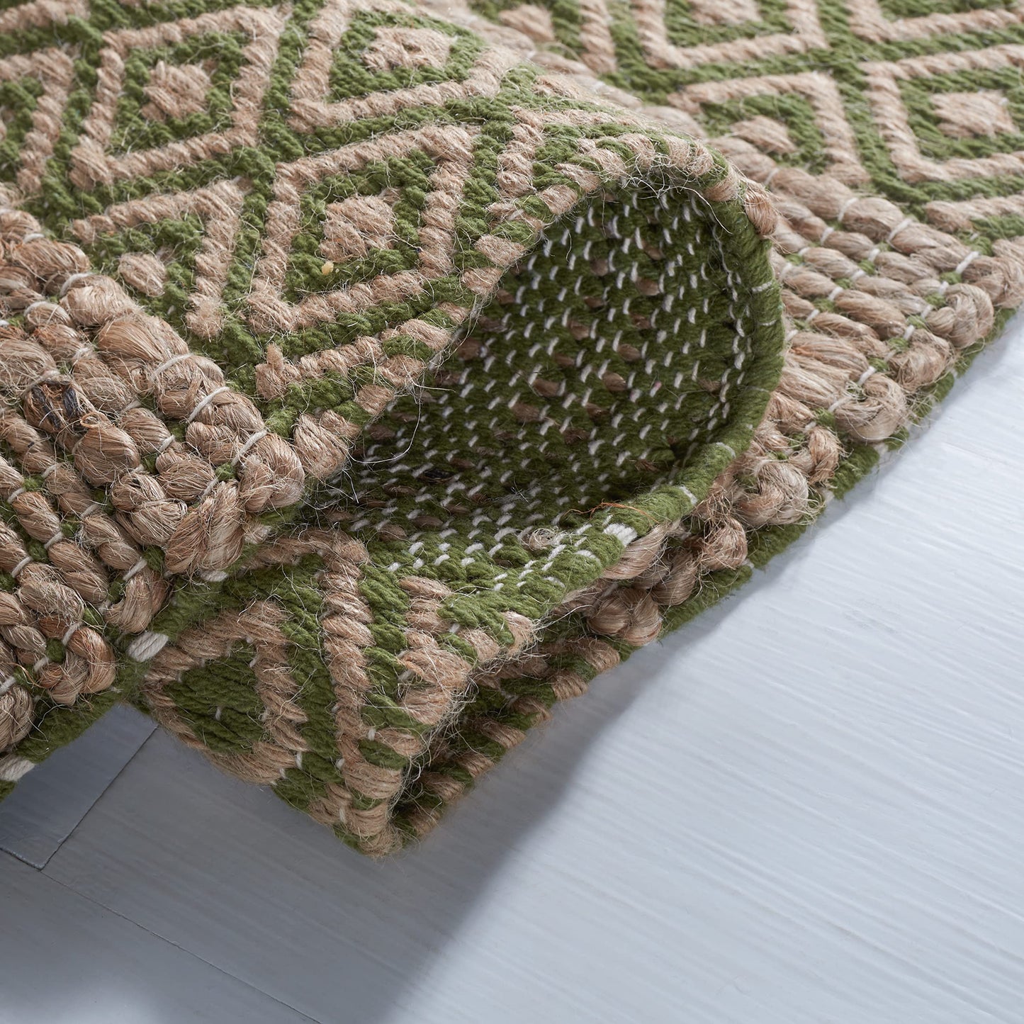 SAFAVIEH Natural Fiber Collection Accent Rug - 4' x 6', Green & Natural, Handmade Boho Farmhouse Rustic Jute & Cotton, Ideal for High Traffic Areas in Entryway, Living Room, Bedroom (NFB653Y)