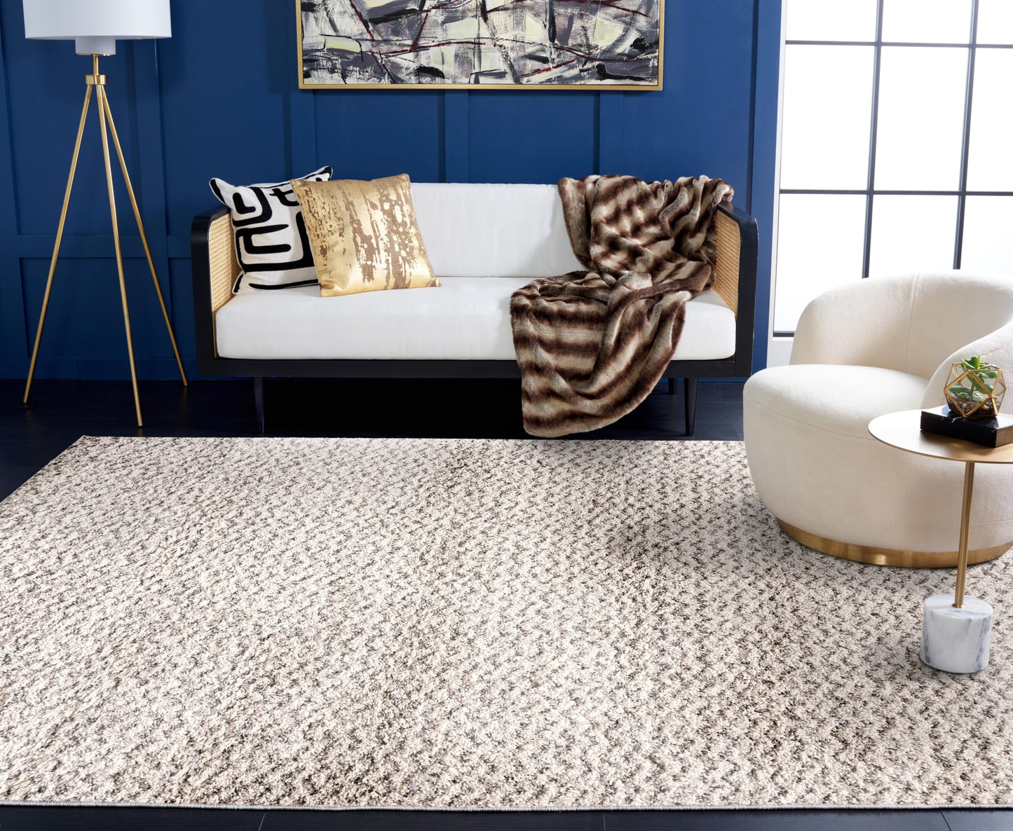 SAFAVIEH Hudson Shag Collection Area Rug - 5'1" x 7'6", Ivory & Grey, Chevron Design, Non-Shedding & Easy Care, 2-inch Thick Ideal for High Traffic Areas in Living Room, Bedroom (SGH330A)