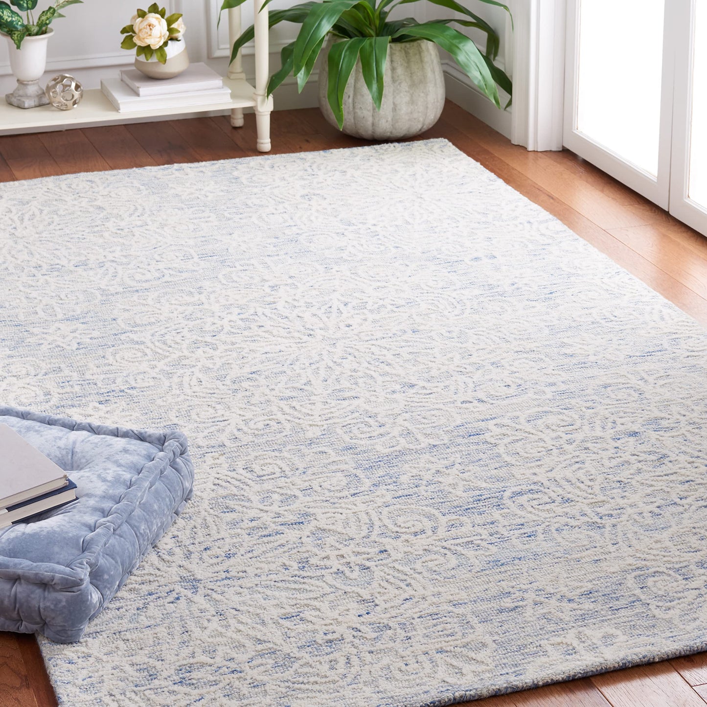 SAFAVIEH Metro Collection Accent Rug - 4' x 6', Blue & Ivory, Handmade Floral Wool, Ideal for High Traffic Areas in Entryway, Living Room, Bedroom (MET885M)