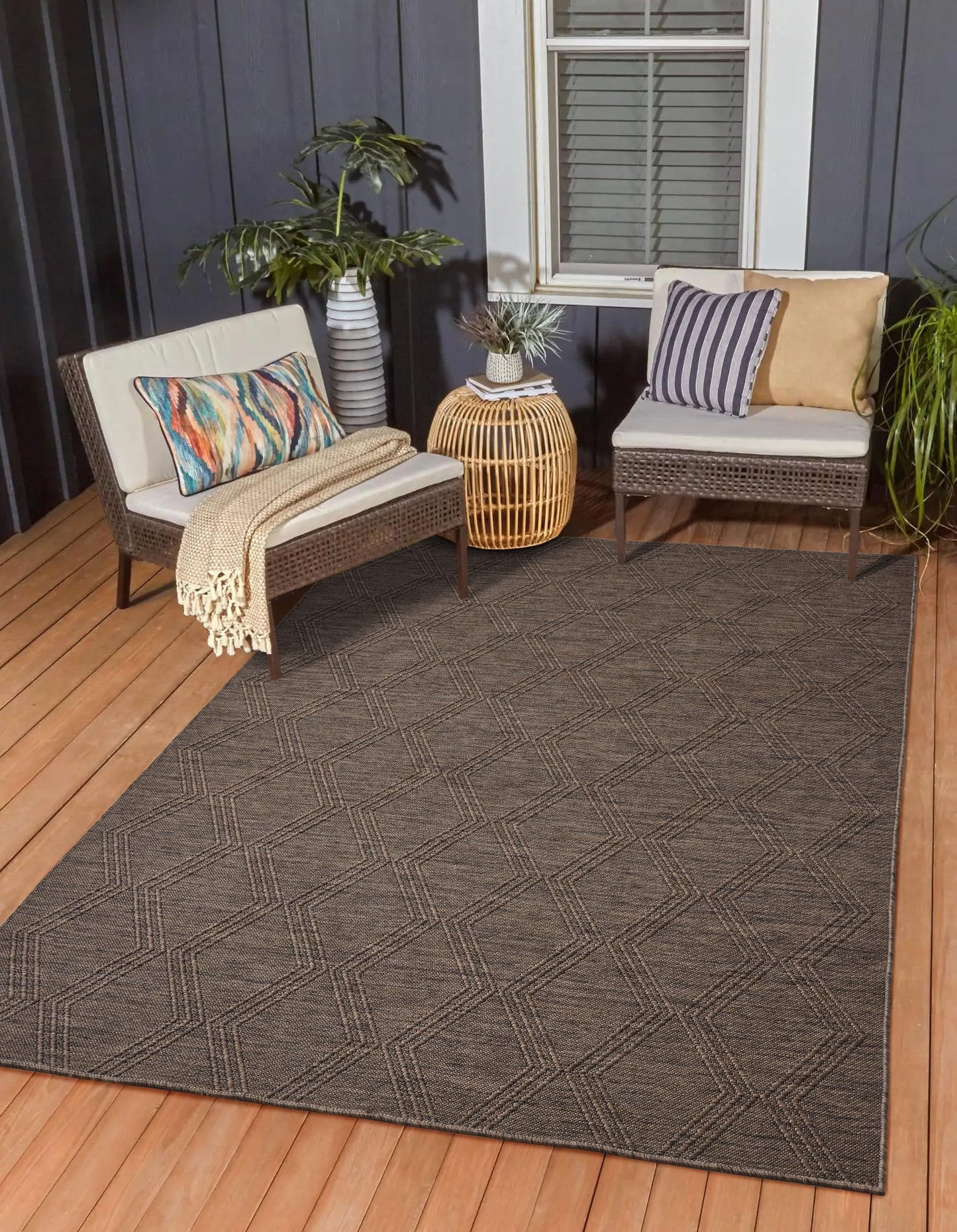 RUGGERRUGS Darla Textured Foldable Indoor Outdoor Rug, 8x10, Weather Resistant, Easy Clean, UV Resistant, Lightweight Contemporary Geometric Patio Carpet for Porch, Deck, Living Room (8'x10', Brown)