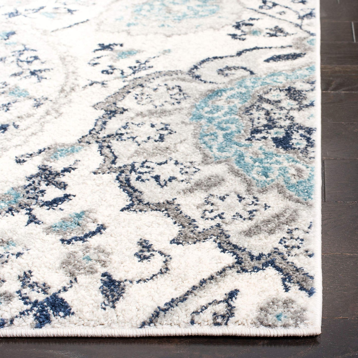 SAFAVIEH Madison Collection Accent Rug - 4' x 6', Cream & Light Grey, Boho Chic Glam Paisley Design, Non-Shedding & Easy Care, Ideal for High Traffic Areas in Entryway, Living Room, Bedroom (MAD600C)