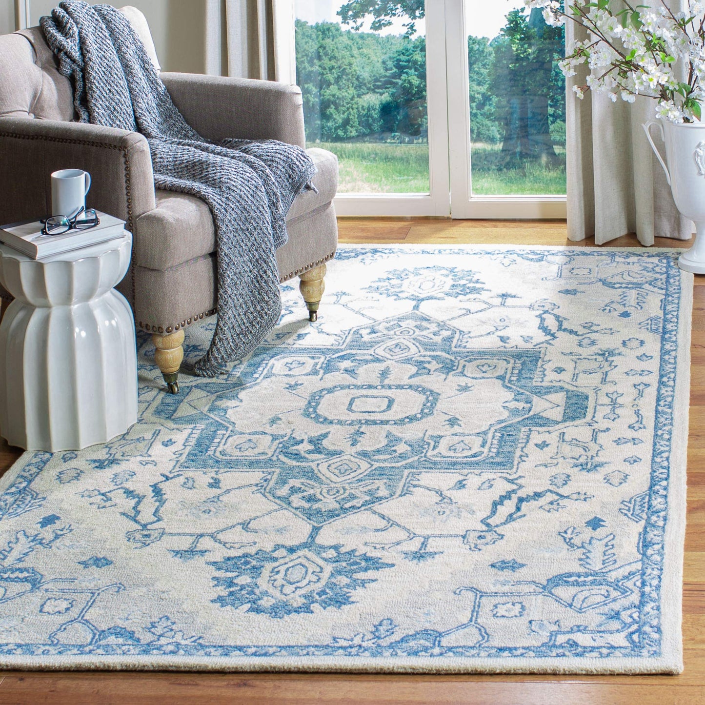 SAFAVIEH Area Rug 8x10 - Micro-Loop Collection - Large - Ivory & Blue, Handmade Wool, Shabby Chic Design, Ideal for Living Room, Bedroom, Office, Dining Space (MLP503G)