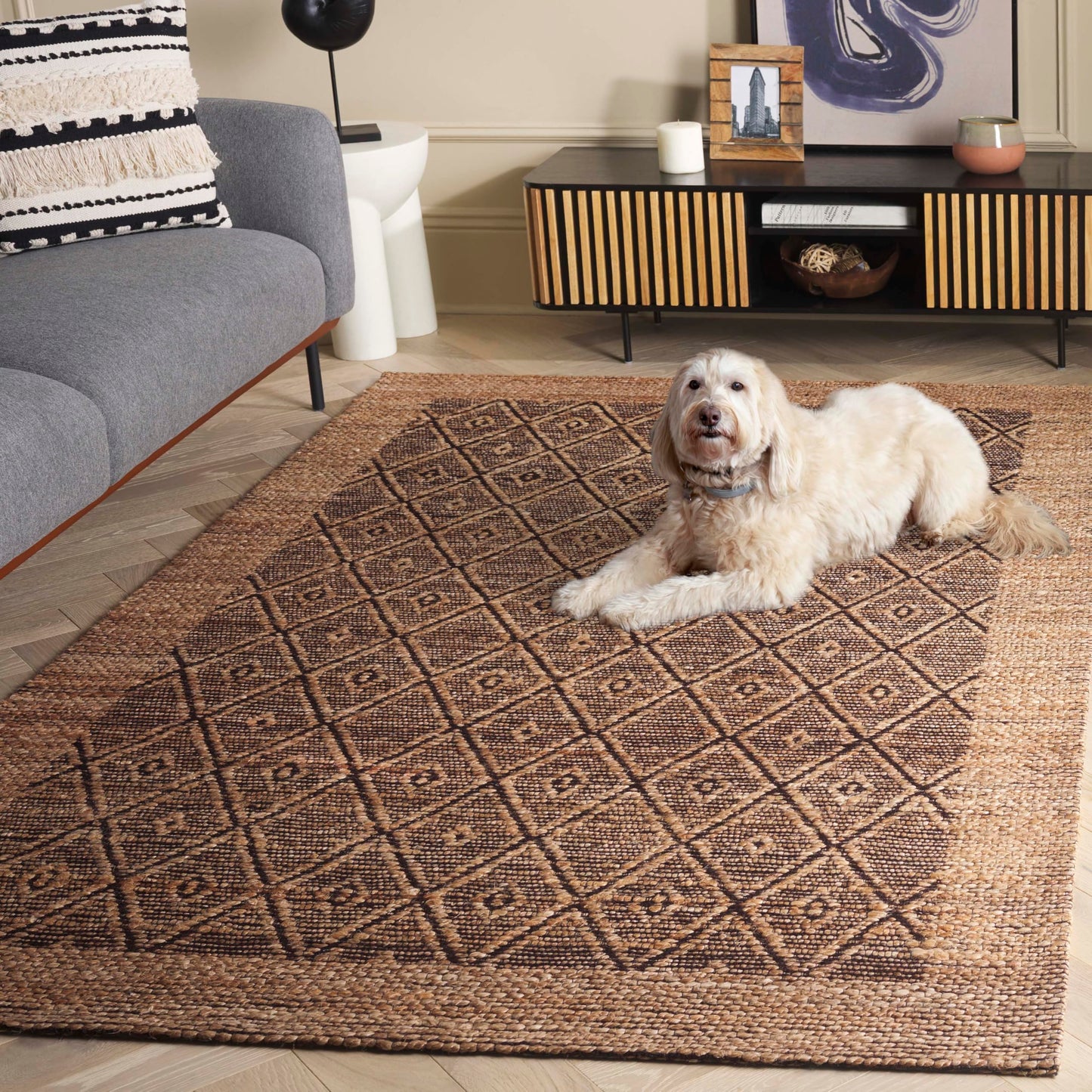 SAFAVIEH Natural Fiber Collection Accent Rug - 4' x 6', Natural & Brown, Handmade Hemp, Ideal for The Living Room, Dining, Bedroom (NF563A)