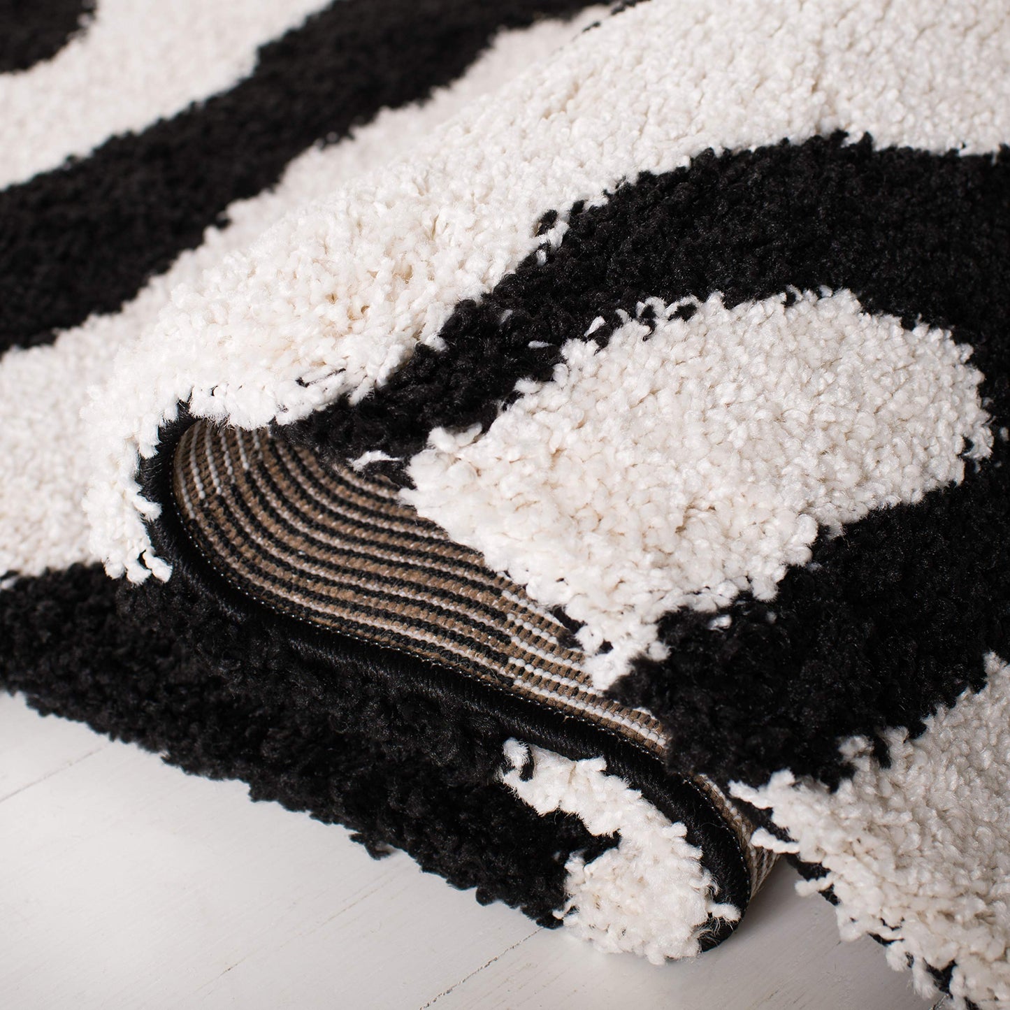 SAFAVIEH Florida Shag Collection Area Rug - 5'3" x 7'6", Ivory & Black, Zebra Print Design, Non-Shedding & Easy Care, 1.2-inch Thick Ideal for High Traffic Areas in Living Room, Bedroom (SG452-1290)
