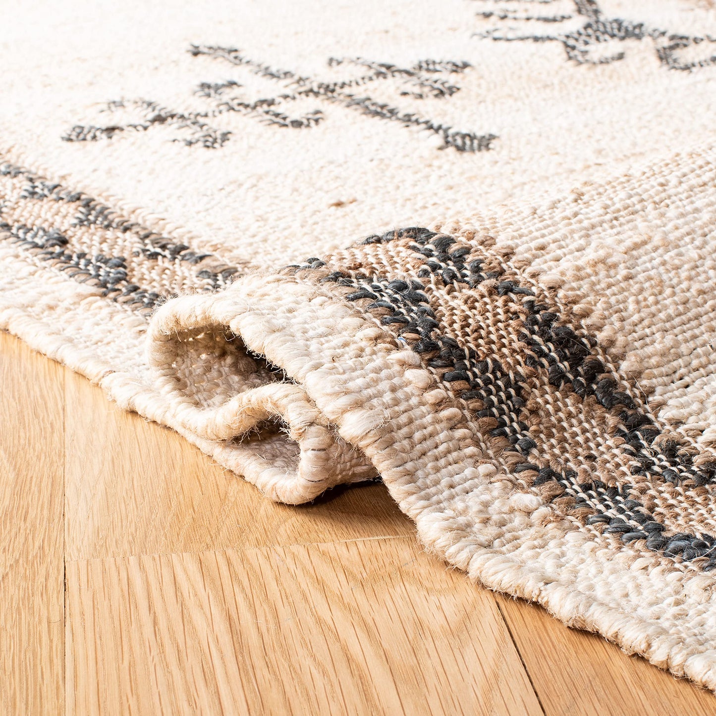 SAFAVIEH Kilim Collection Accent Rug - 2'3" x 5', Ivory & Black, Handmade Flat Weave Jute, Ideal for High Traffic Areas in Entryway, Living Room, Bedroom (KLM762A)