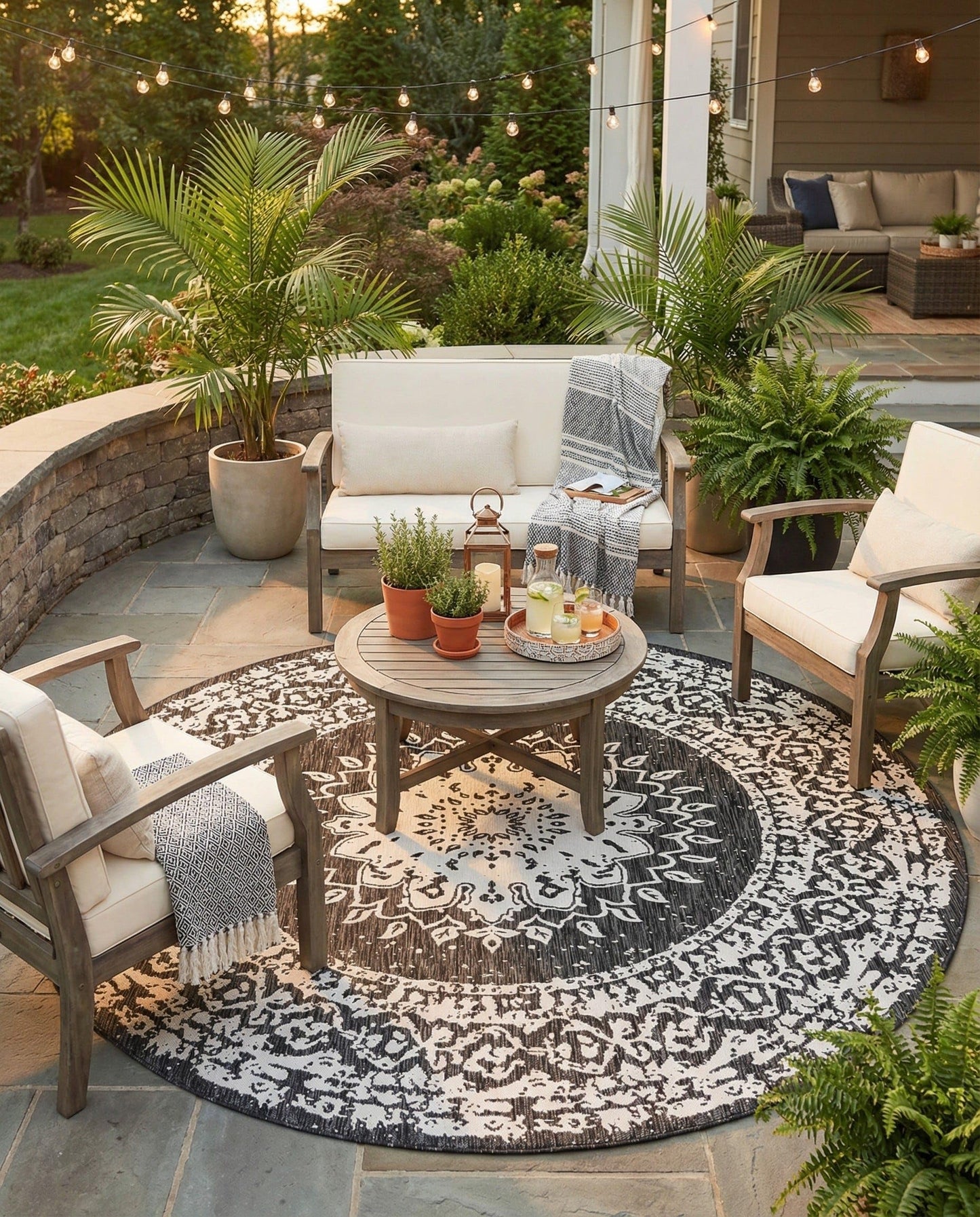 Rugs.com Outdoor Traditional Collection Rug – 10 Ft Round Black and White Flatweave-Pile Rug Perfect for Kitchens, Dining Rooms
