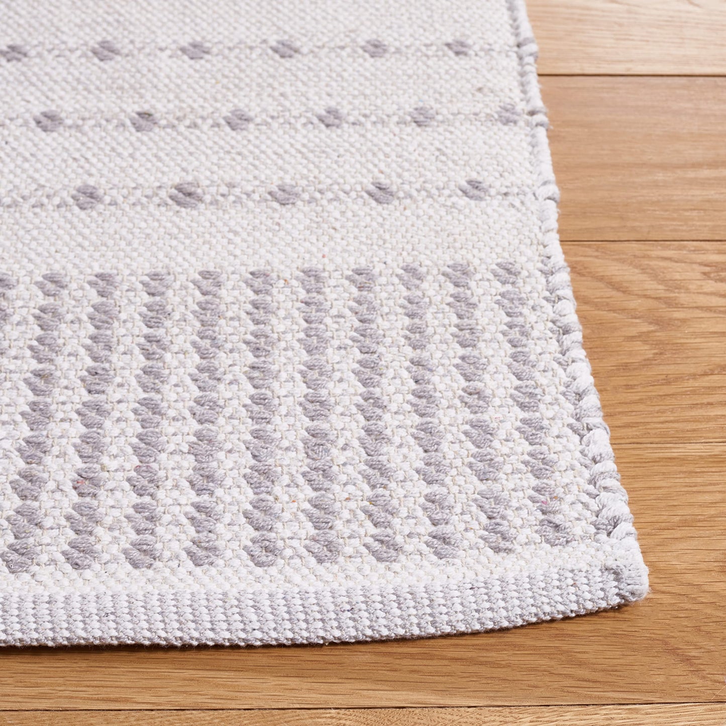 SAFAVIEH Montauk Collection Accent Rug - 4' x 6', Light Grey & Ivory, Flat Weave Cotton Design, Easy Care, Ideal for High Traffic Areas in Entryway, Living Room, Bedroom (MTK714G)