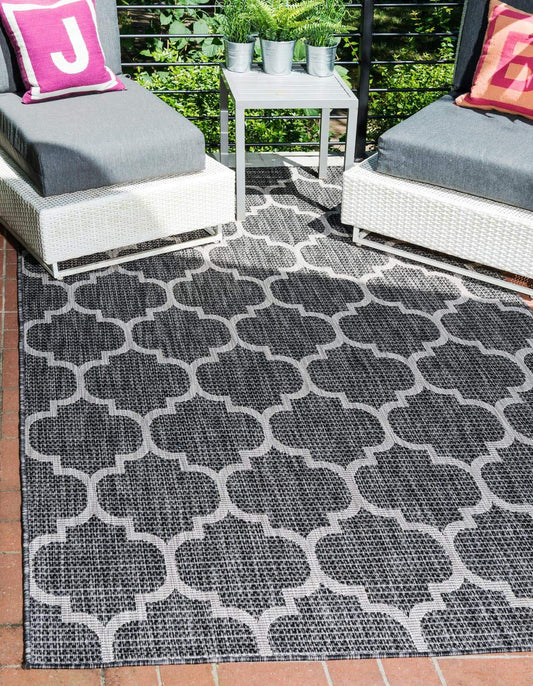 Unique Loom Outdoor Trellis Collection Area Rug (5' 3" x 7' 1" Rectangle Black/Ivory)
