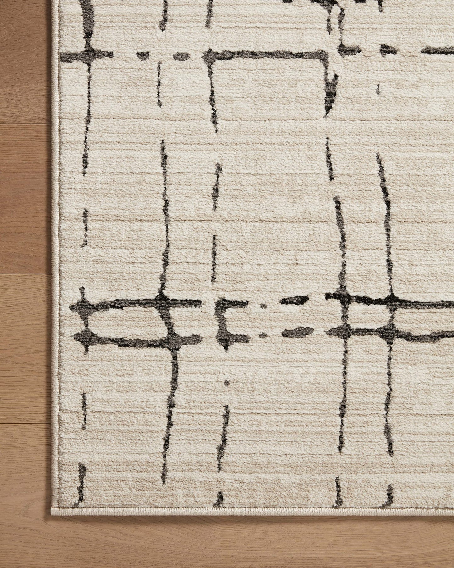 Loloi Darby Collection DAR-06 Sand/Dk. Grey 6'-7" x 9'-3" Area Rug