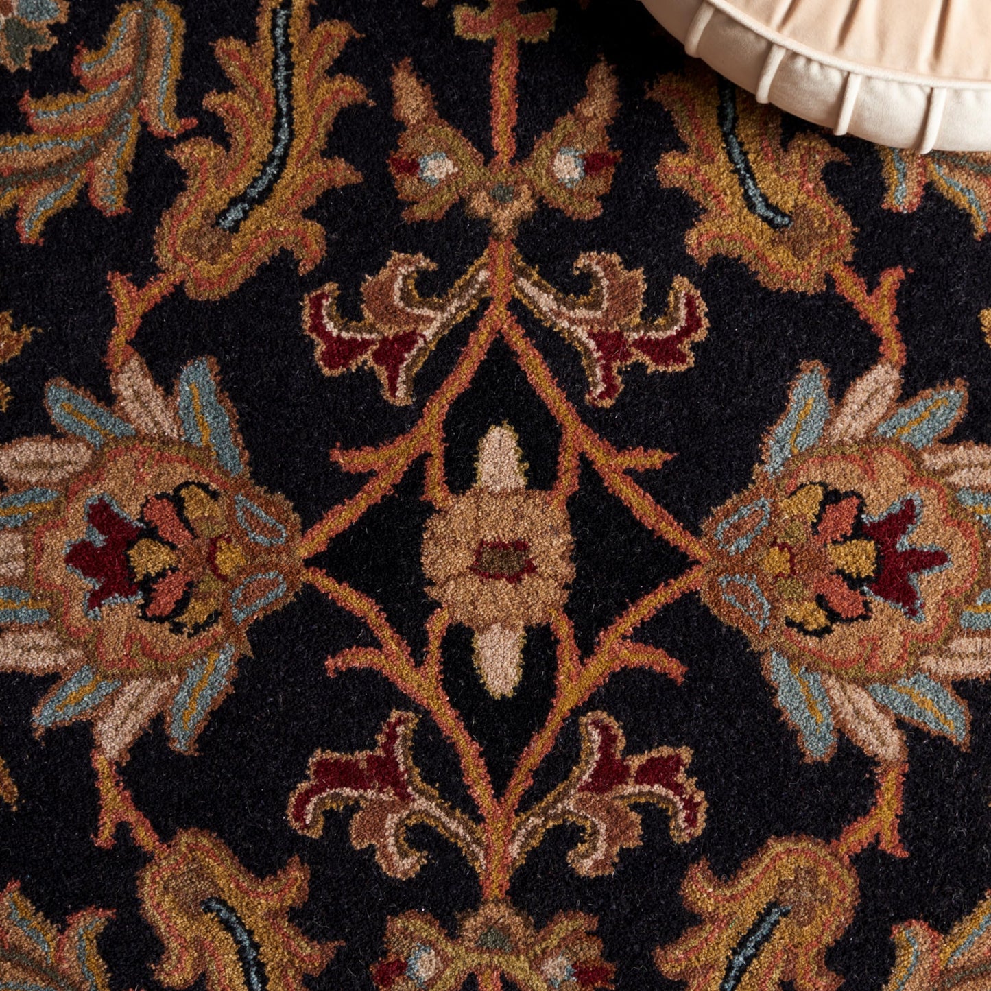 SAFAVIEH Heritage Collection Area Rug - 9'6" x 13'6", Black & Beige, Handmade Traditional Oriental Wool, Ideal for High Traffic Areas in Living Room, Bedroom (HG628B)