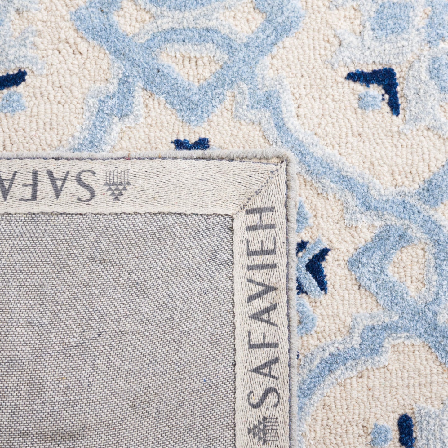 SAFAVIEH Bella Collection Area Rug - 5' x 8', Ivory & Blue, Handmade Wool & Viscose, Ideal for High Traffic Areas in Living Room, Bedroom (BEL155A)