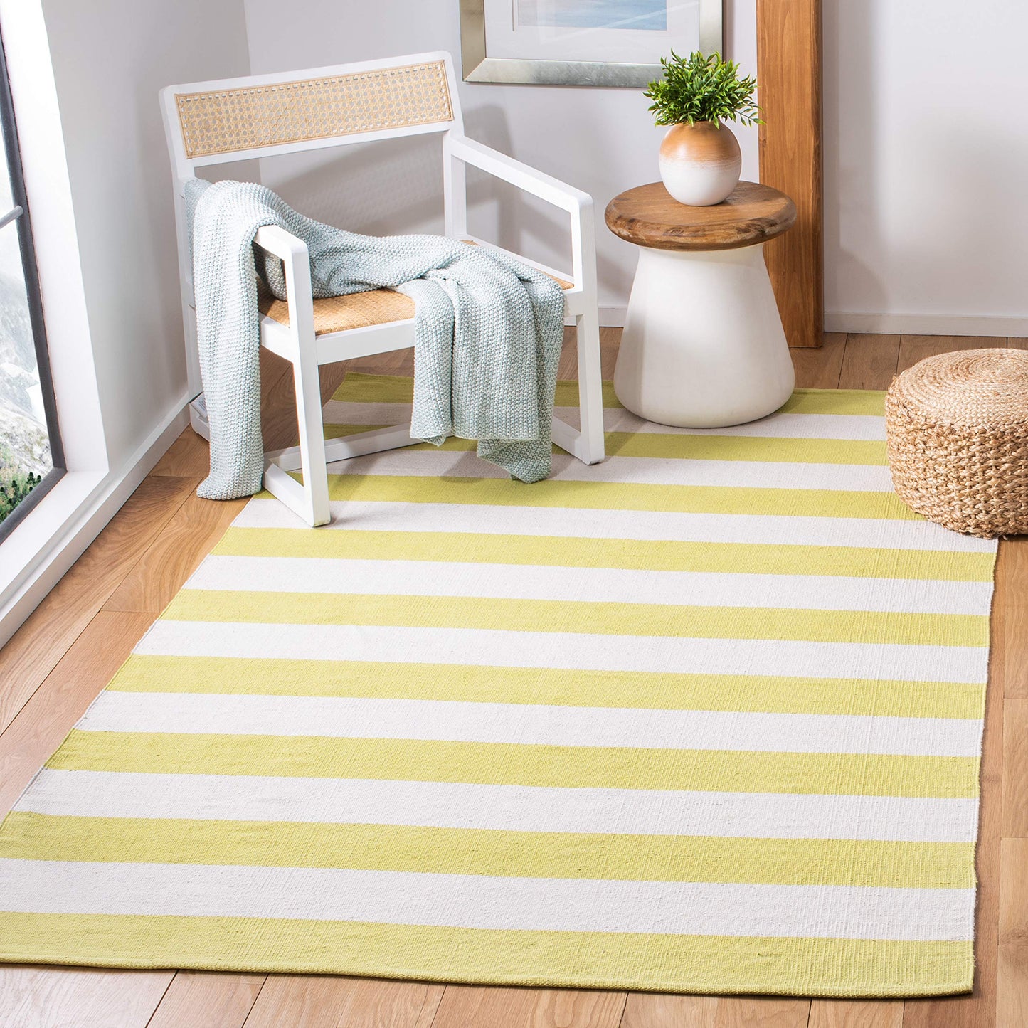 SAFAVIEH Montauk Collection Area Rug - 4' x 6', Green & Ivory, Handmade Flatweave Cotton, Woven Texture, Farmhouse Stripe Pattern, Ideal for Living Room, Bedroom, Dining Space (MTK712E)