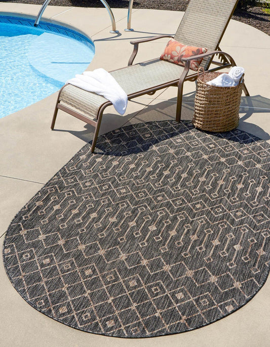 Unique Loom Outdoor Trellis Collection Area Rug - Tribal Trellis (5' 3" x 8' Oval, Charcoal Gray/ Natural)