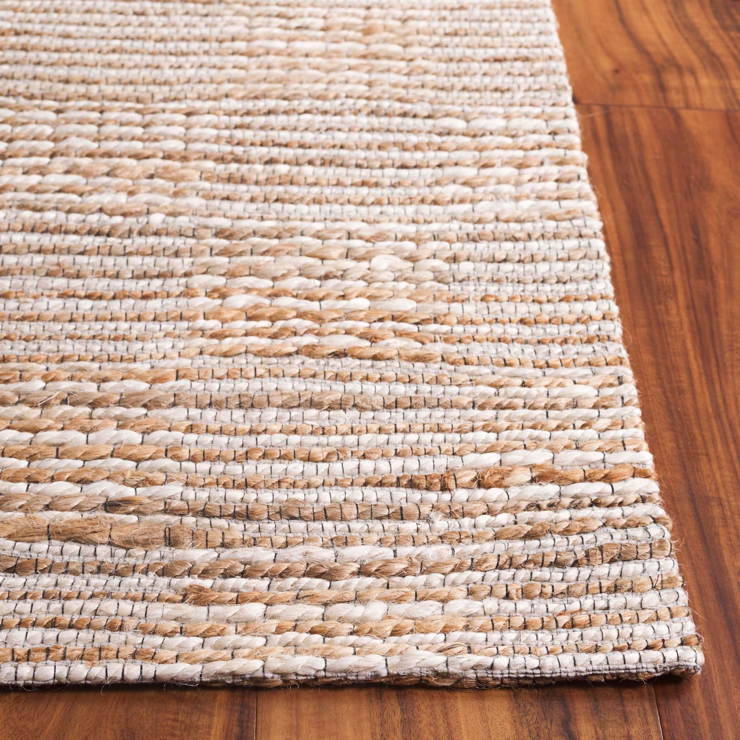SAFAVIEH Natural Fiber Collection Accent Rug - 4' x 6', Natural & Ivory, Handmade Hemp, Ideal for The Living Room, Dining, Bedroom (NF567A)