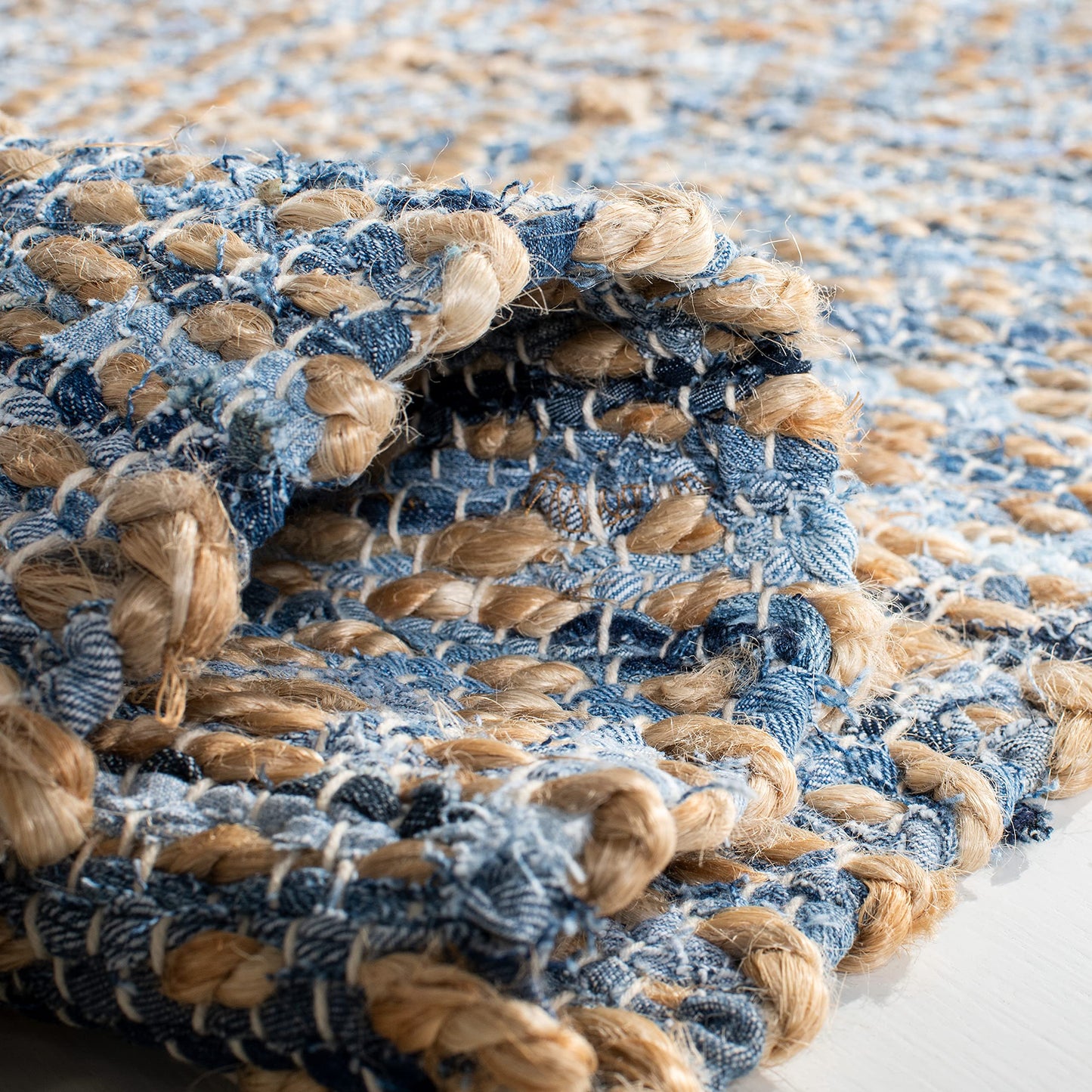 SAFAVIEH Cape Cod Collection Area Rug - 5' x 8', Natural & Blue, Handmade Flat Weave Coastal Braided Jute, Ideal for High Traffic Areas in Living Room, Bedroom (CAP350A)