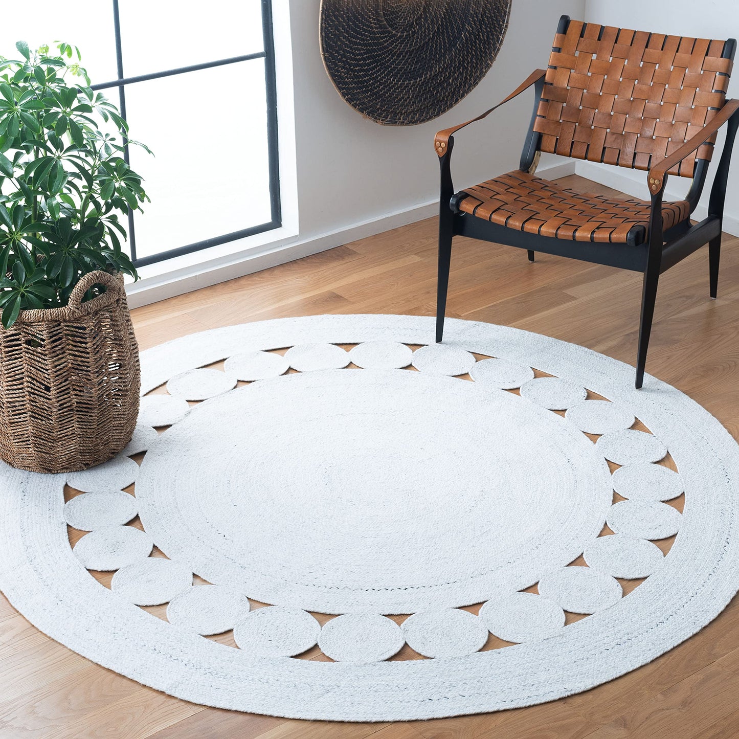 SAFAVIEH Cape Cod Collection 5' Round Ivory CAP225A Handmade Braided Area Rug