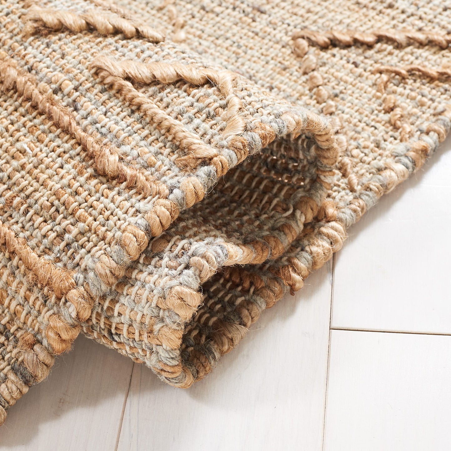 SAFAVIEH Natural Fiber Collection Accent Rug - 4' x 6', Natural, Handmade Boho Fringe Jute, Ideal for High Traffic Areas in Entryway, Living Room, Bedroom (NFB404A)