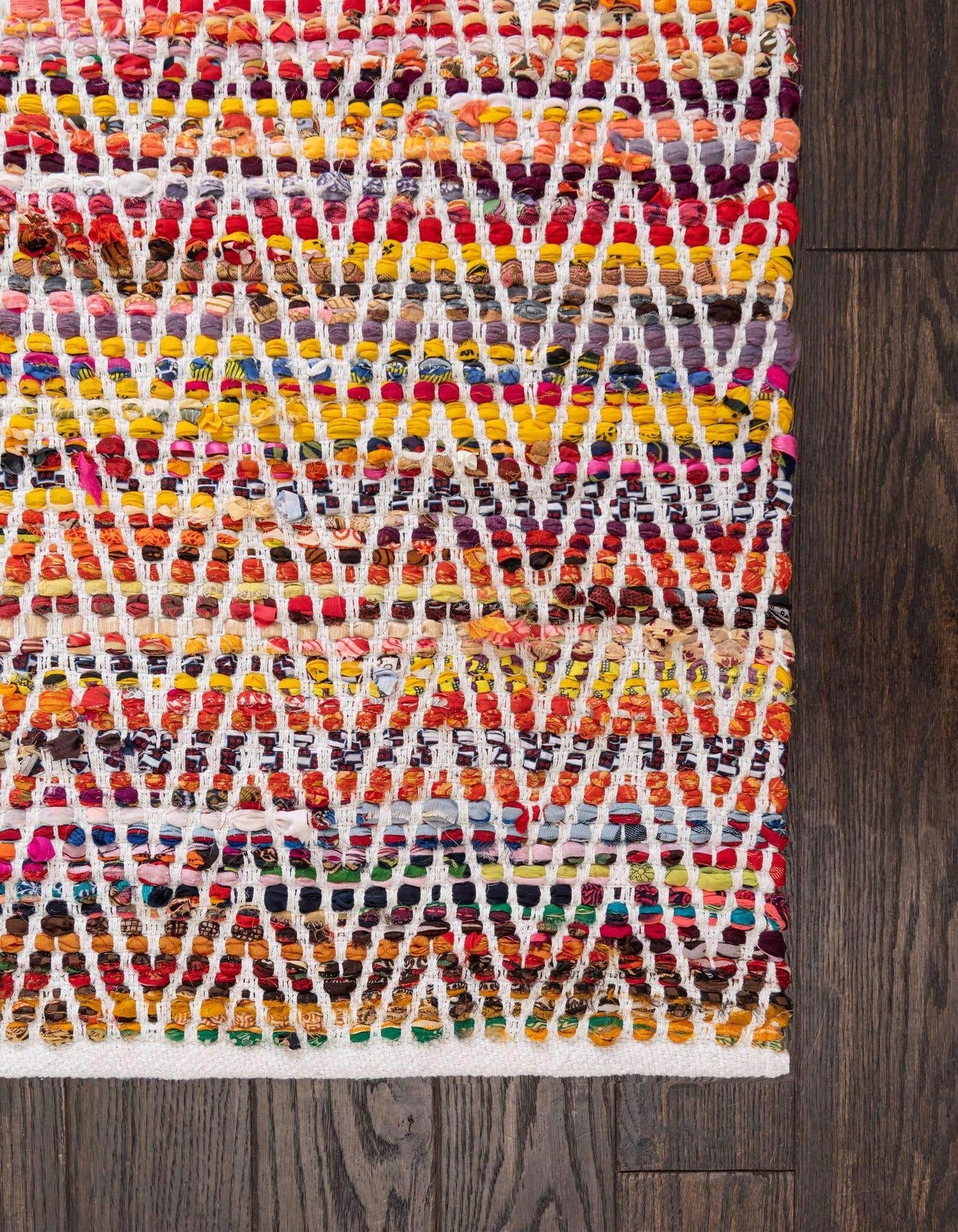 Unique Loom Chindi Chevron Collection Area Rug - Claire (7' 1" x 10' Rectangle, Multi/ Black)