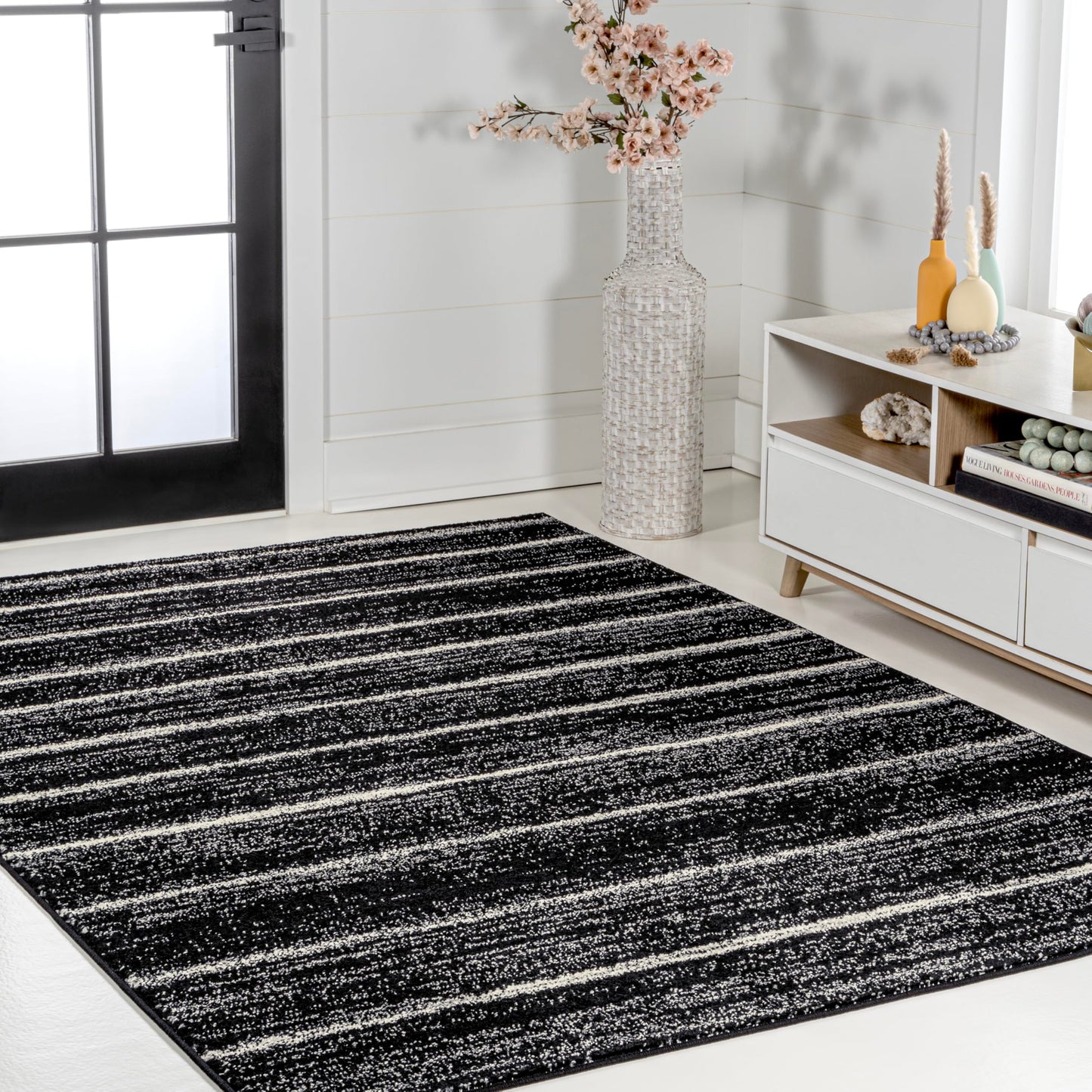 JONATHAN Y Williamsburg Minimalist Stripe Black/Cream Indoor Area Rug, 4x6, Contemporary, Modern, Easy-Cleaning for Living Room, Bedroom, Kitchen, Pet Friendly, Non-Shedding (MOH201F-4)