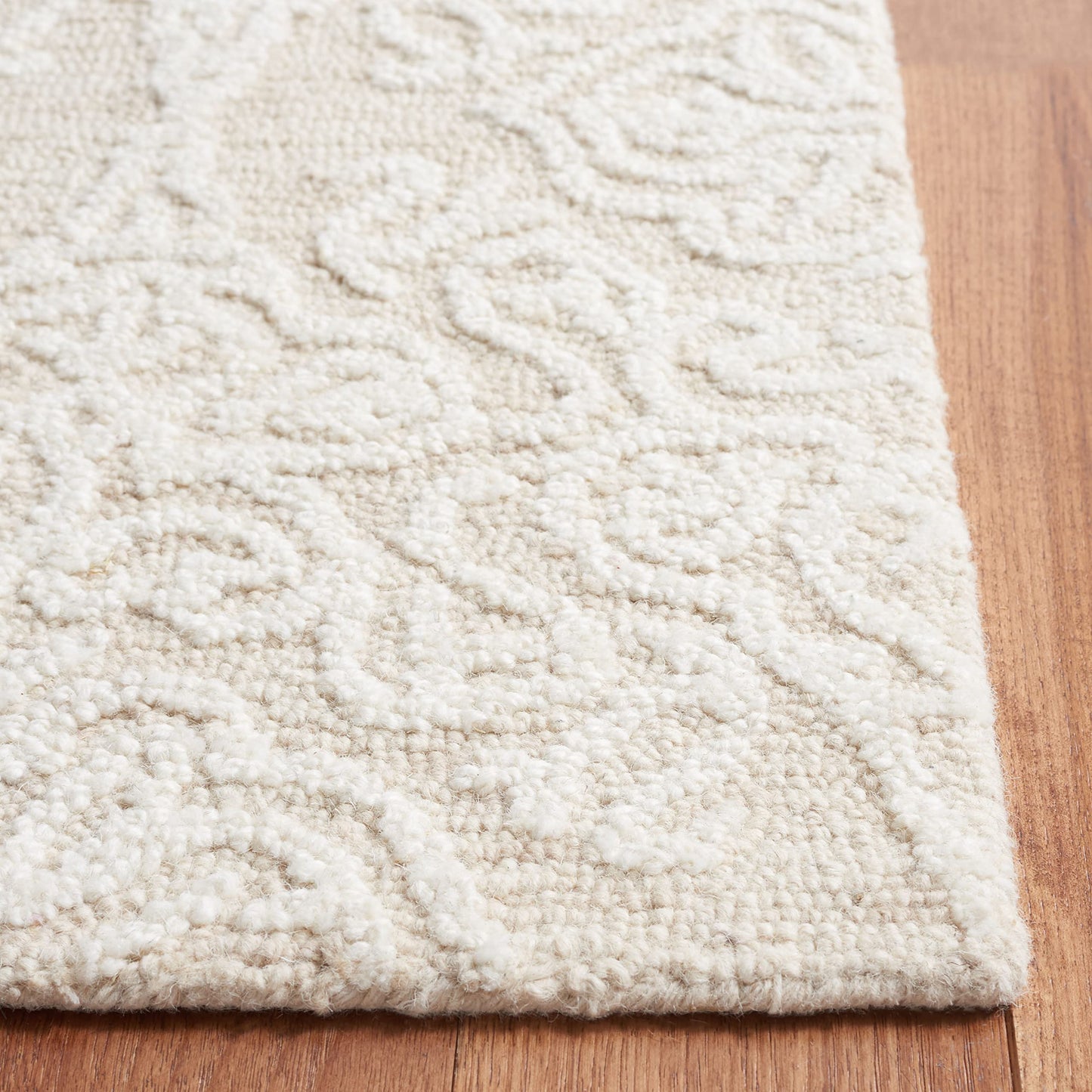 SAFAVIEH Blossom Collection Accent Rug - 2'3" x 4', Beige & Ivory, Handmade Wool, Ideal for High Traffic Areas in Entryway, Living Room, Bedroom (BLM112B)
