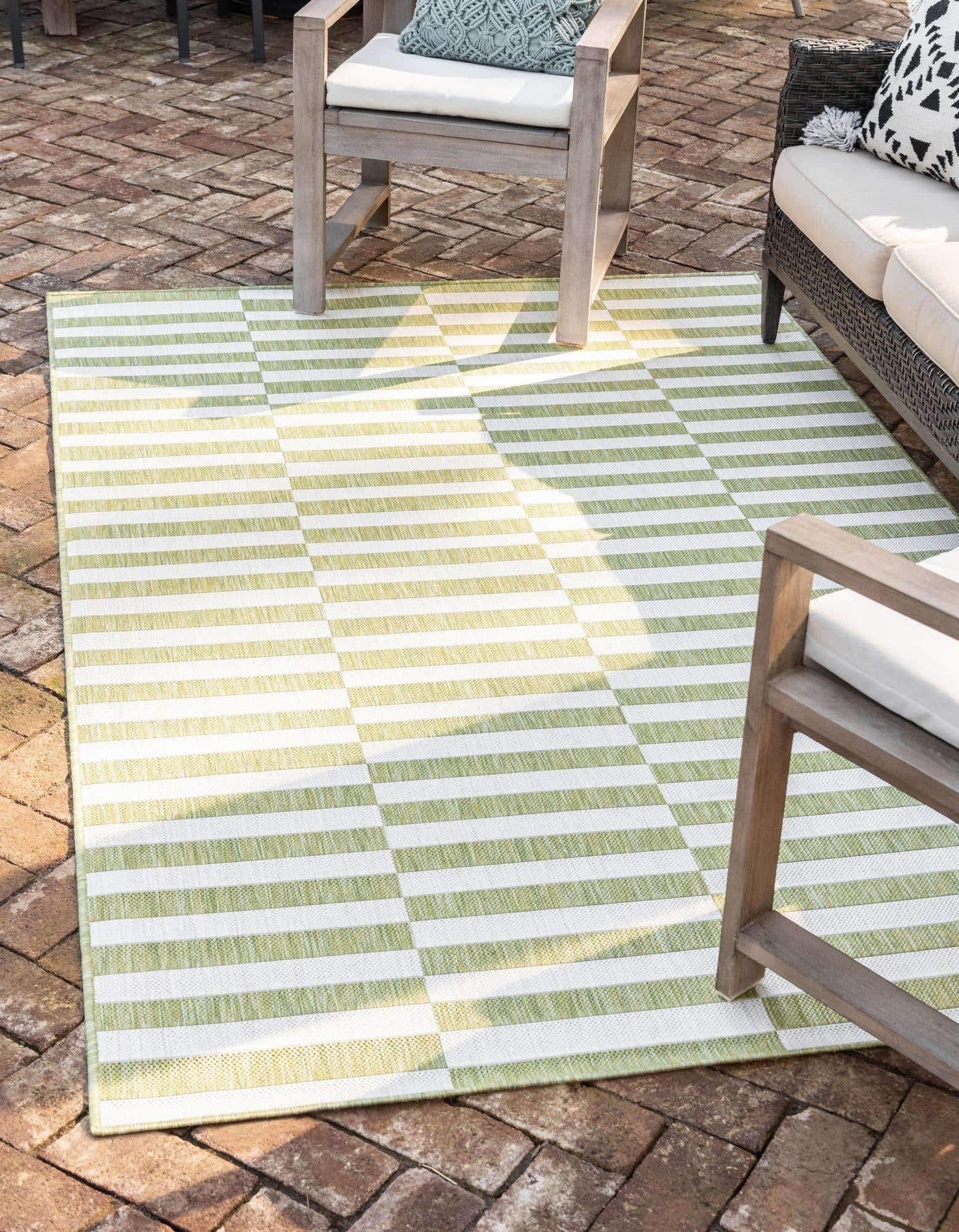 Unique Loom Outdoor Striped Collection Area Rug - Striped (4' 1" x 6' 1" Rectangle, Green/Ivory)