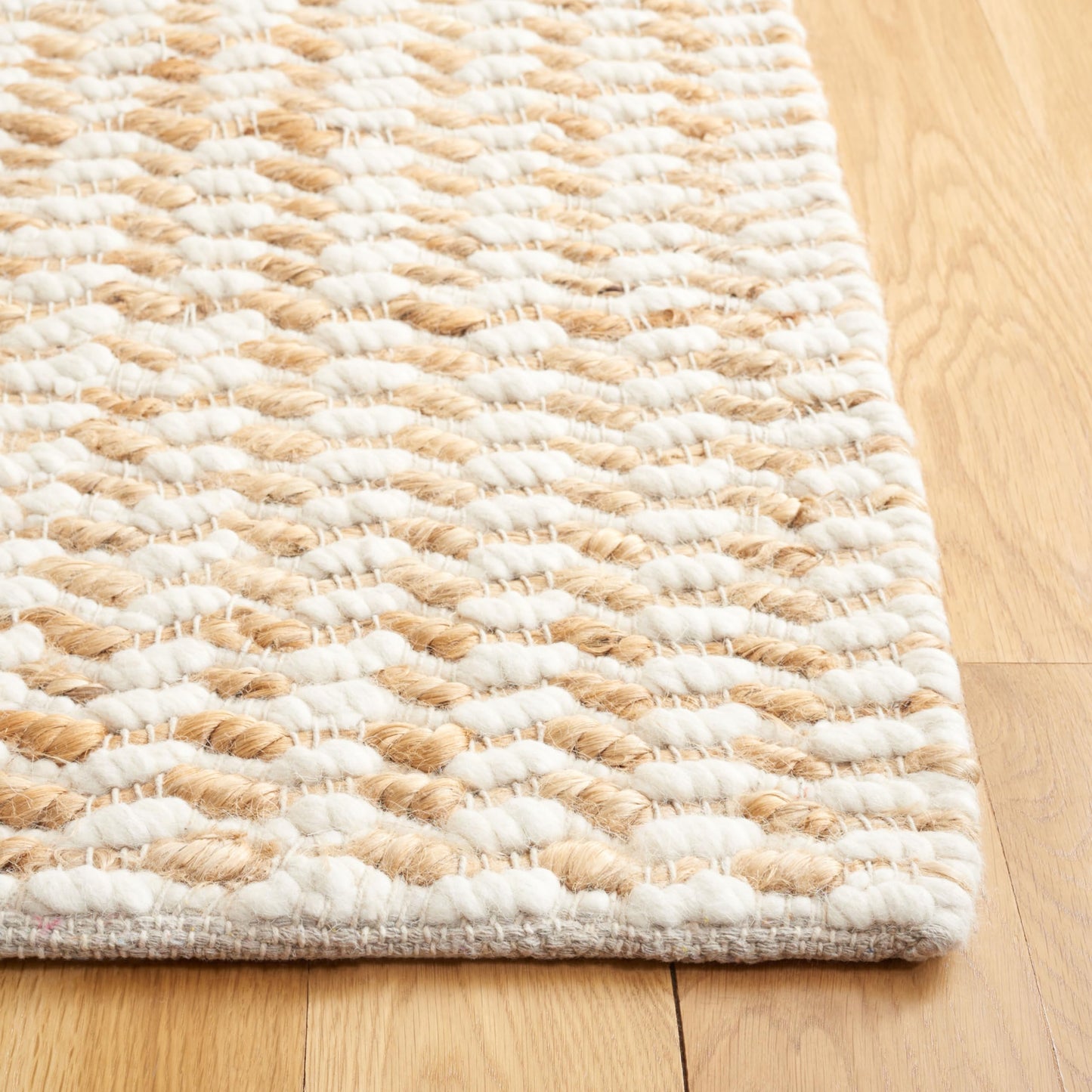 SAFAVIEH Natural Fiber Collection Area Rug - 4' x 6', Natural & Ivory, Handmade Jute & Wool, Ideal for The Living Room, Bedroom, Dining Room (NF515A-4)