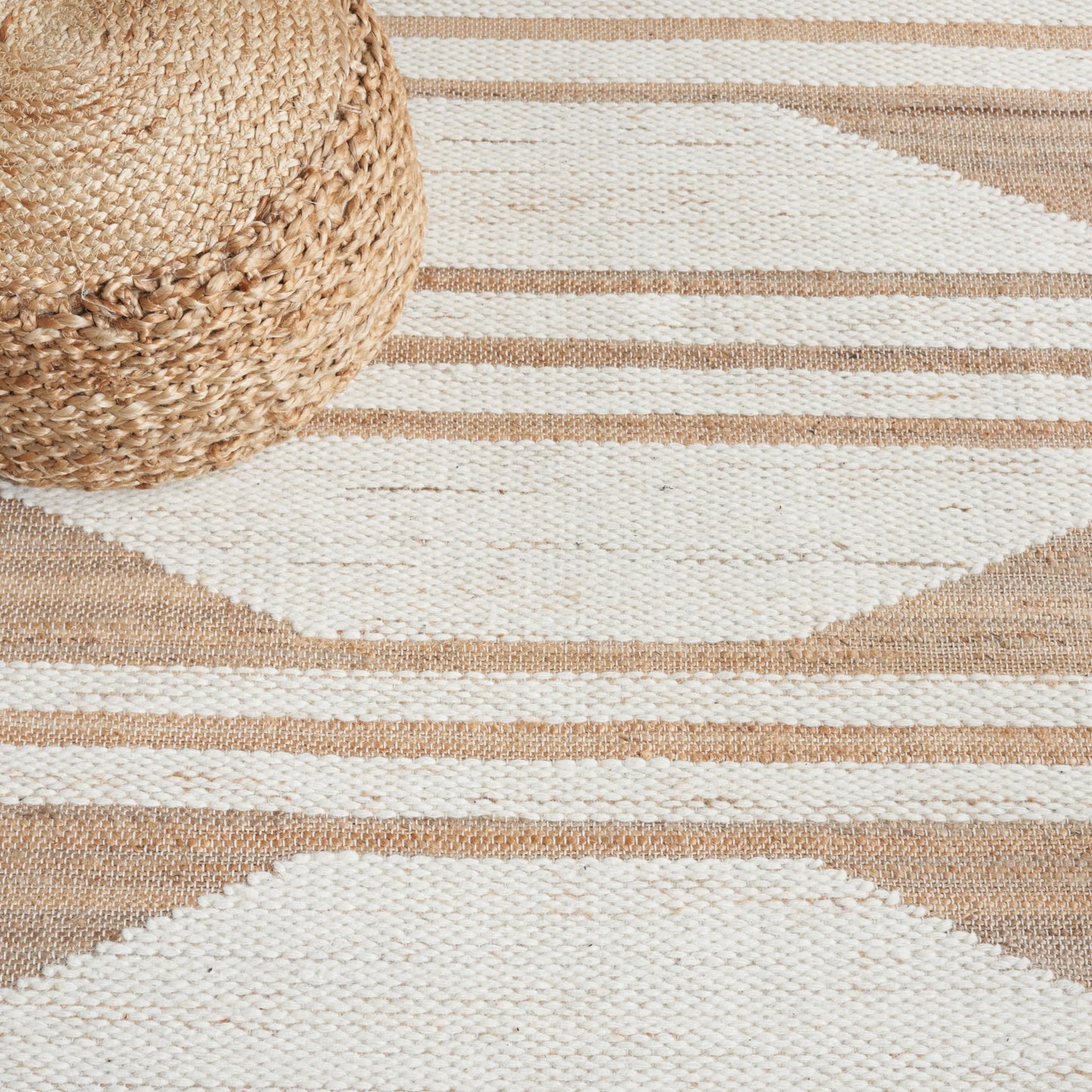 SAFAVIEH Natural Fiber Collection Area Rug - 4' x 6', Natural & Ivory, Handmade Jute, Farmhouse Boho Moroccan, Ideal for The Living Room, Bedroom, Dining Room (NFB280A-4)