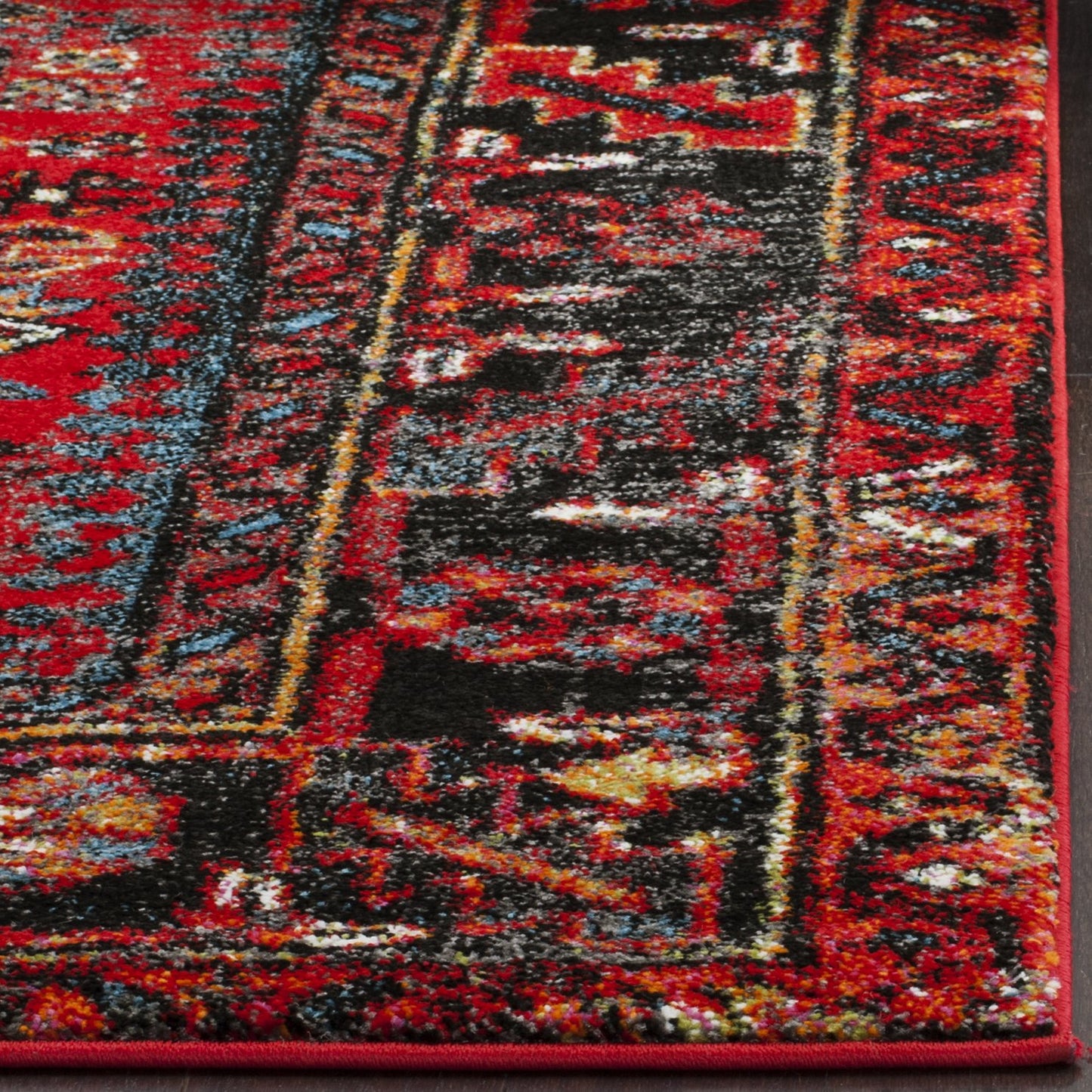 SAFAVIEH Vintage Hamadan Collection Area Rug - 5'3" x 7'6", Red & Multi, Traditional Persian Design, Non-Shedding & Easy to Clean, Ideal for Living Room, Bedroom, Dining Space (VTH211A)