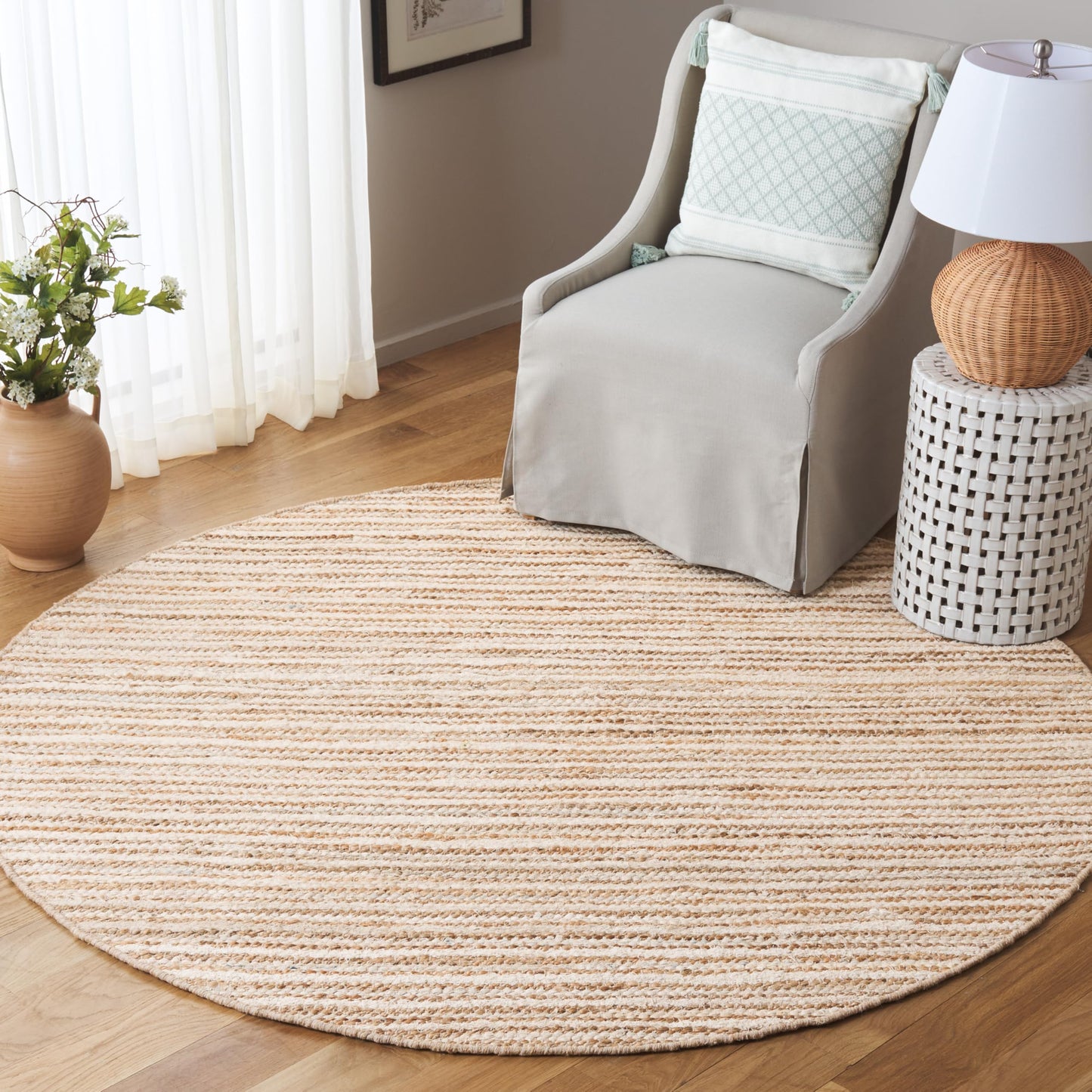 SAFAVIEH Cape Cod Collection Area Rug - 6' Round, Natural & Ivory, Handmade Jute Blend, Braided Design, Ideal for the Living Room, Dining, Bedroom (CAP151A)