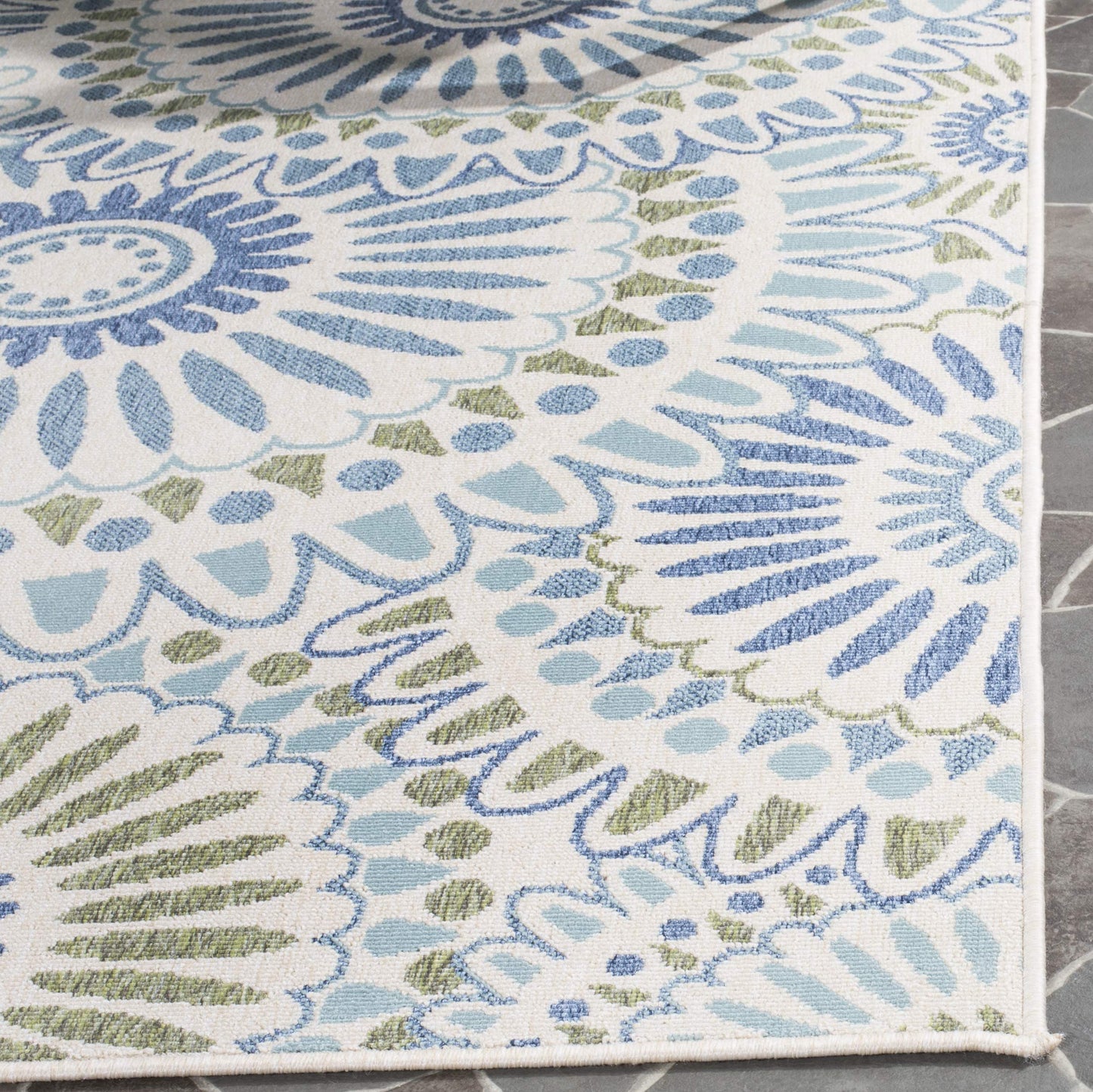 SAFAVIEH Washable Rug Outdoor Veranda Collection - 5'3" x 7'7", Cream & Green, Non-Shedding & Easy to Clean, Ideal for Patio, Backyard, Mudroom (VER091-0614)