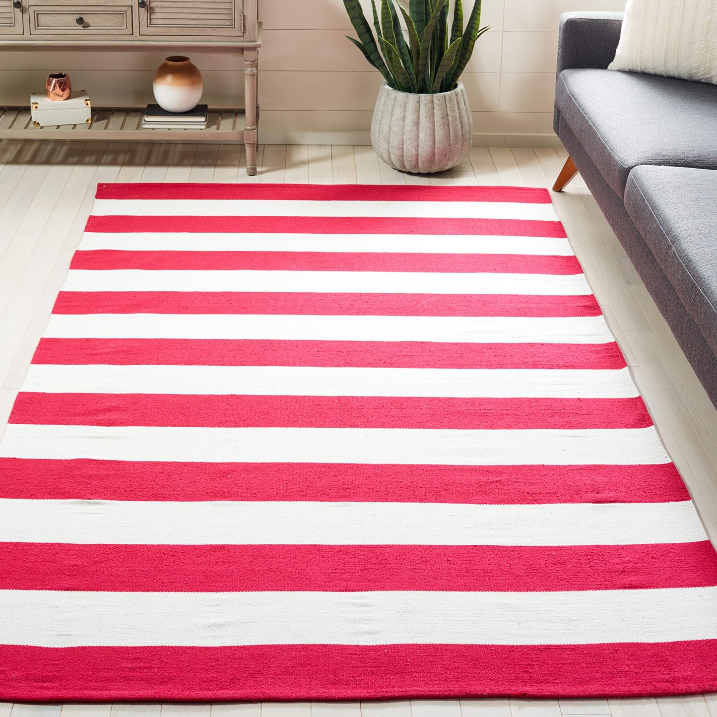 SAFAVIEH Montauk Collection Area Rug - 4' x 6', Red & Ivory, Handmade Flatweave Cotton, Woven Texture, Farmhouse Stripe Pattern, Ideal for Living Room, Bedroom, Dining Space (MTK712B)