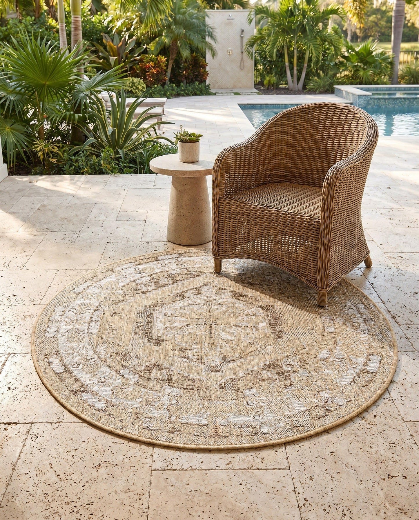 Rugs.com Outdoor Traditional Collection Rug – 4 Ft Round Natural Flatweave-Pile Rug Perfect for Kitchens, Dining Rooms
