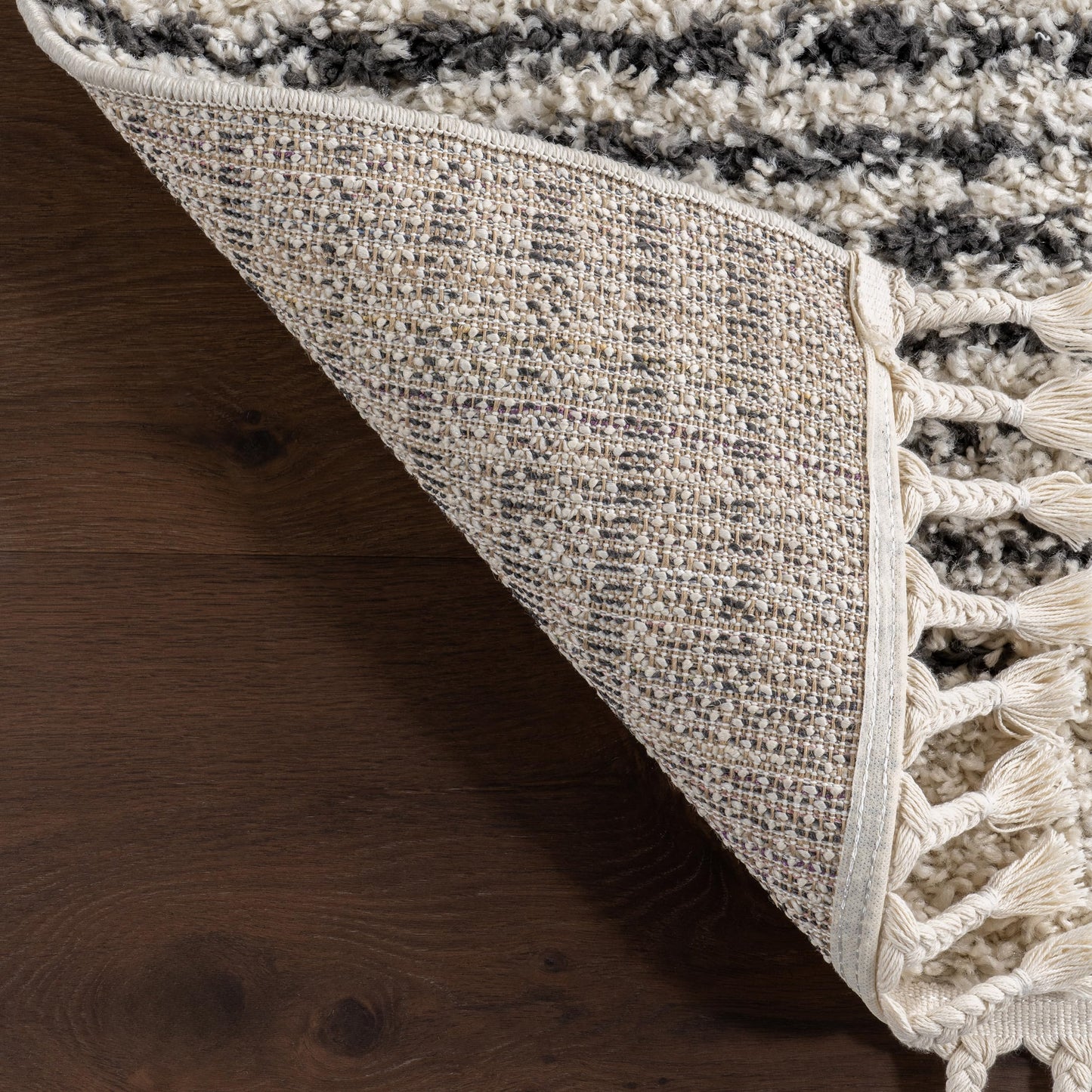 nuLOOM Bria Moroccan Shag Tasseled Area Rug - Oval 3x5 Accent Shag Rug Modern/Contemporary Off-White/Charcoal Rugs for Living Room Bedroom Dining Room Nursery Entryway