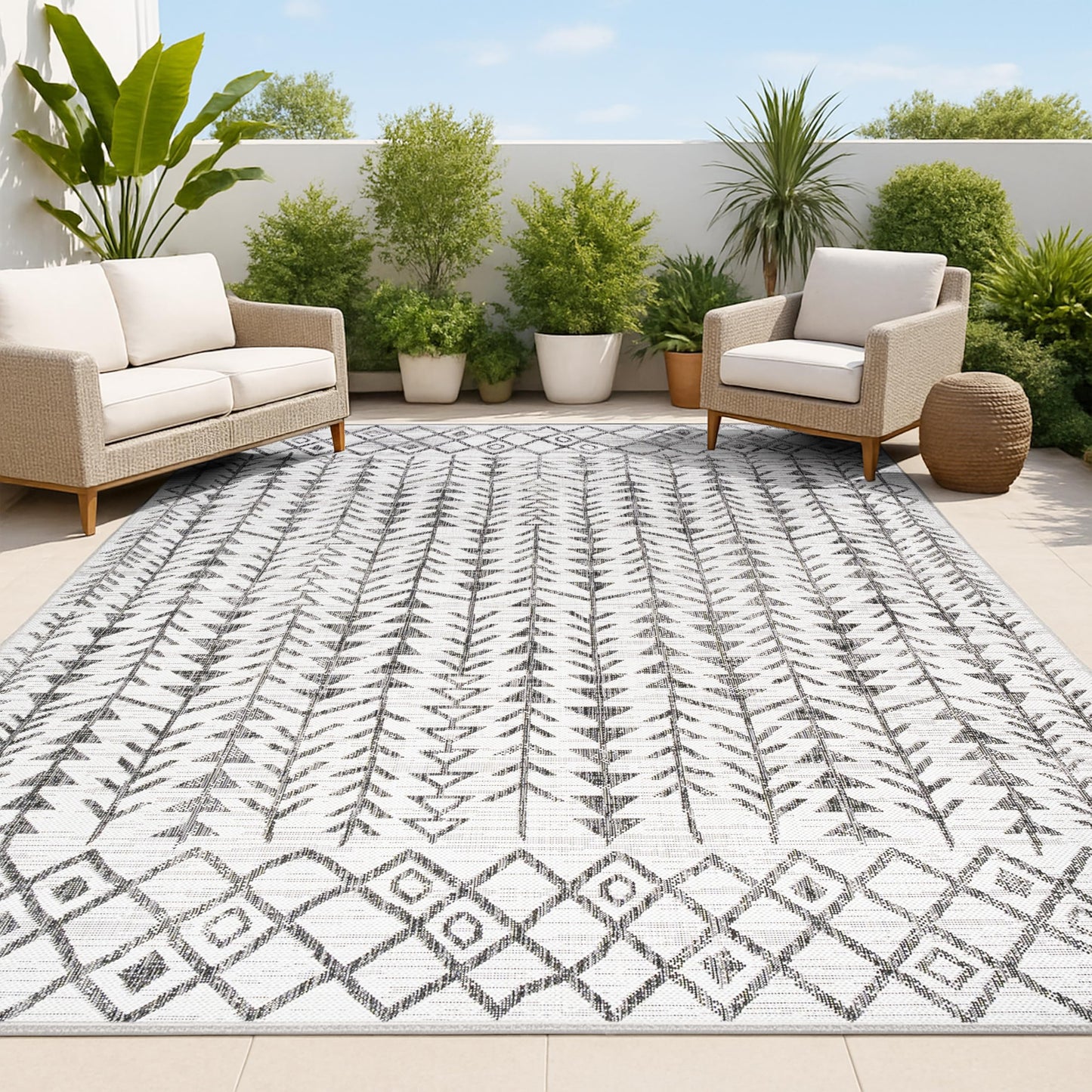 JONATHAN Y Bohemian Geometric Indoor Outdoor Area Rug 4X6 Ivory/Black, Tokay for Backyard, Patio, Porch, Easy-Cleaning, High Traffic, Pet-Friendly, Non-Shedding (SMB132D-4)